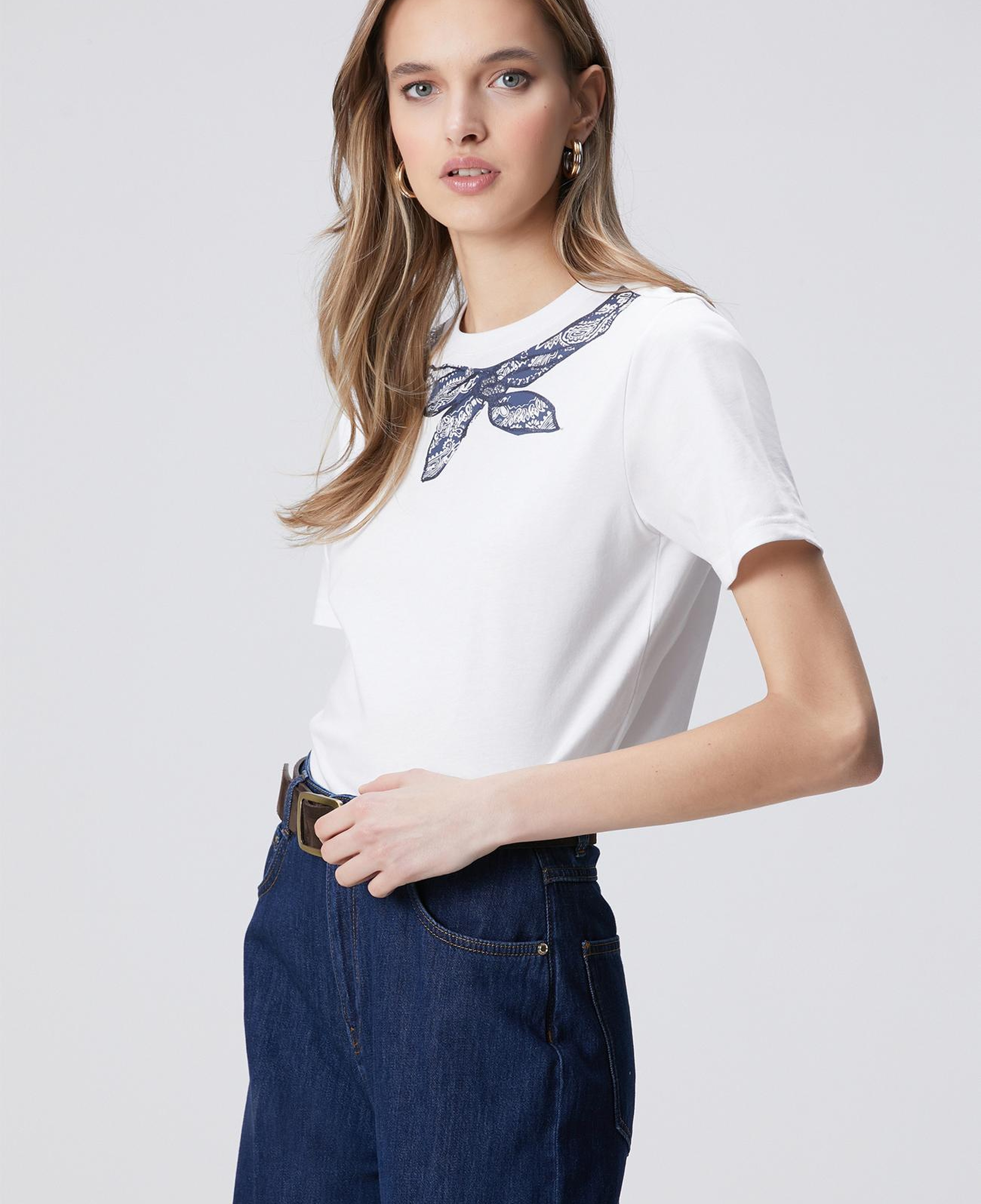 Network Kadın Beyaz Yaka Şal Desen Baskılı T-shirt