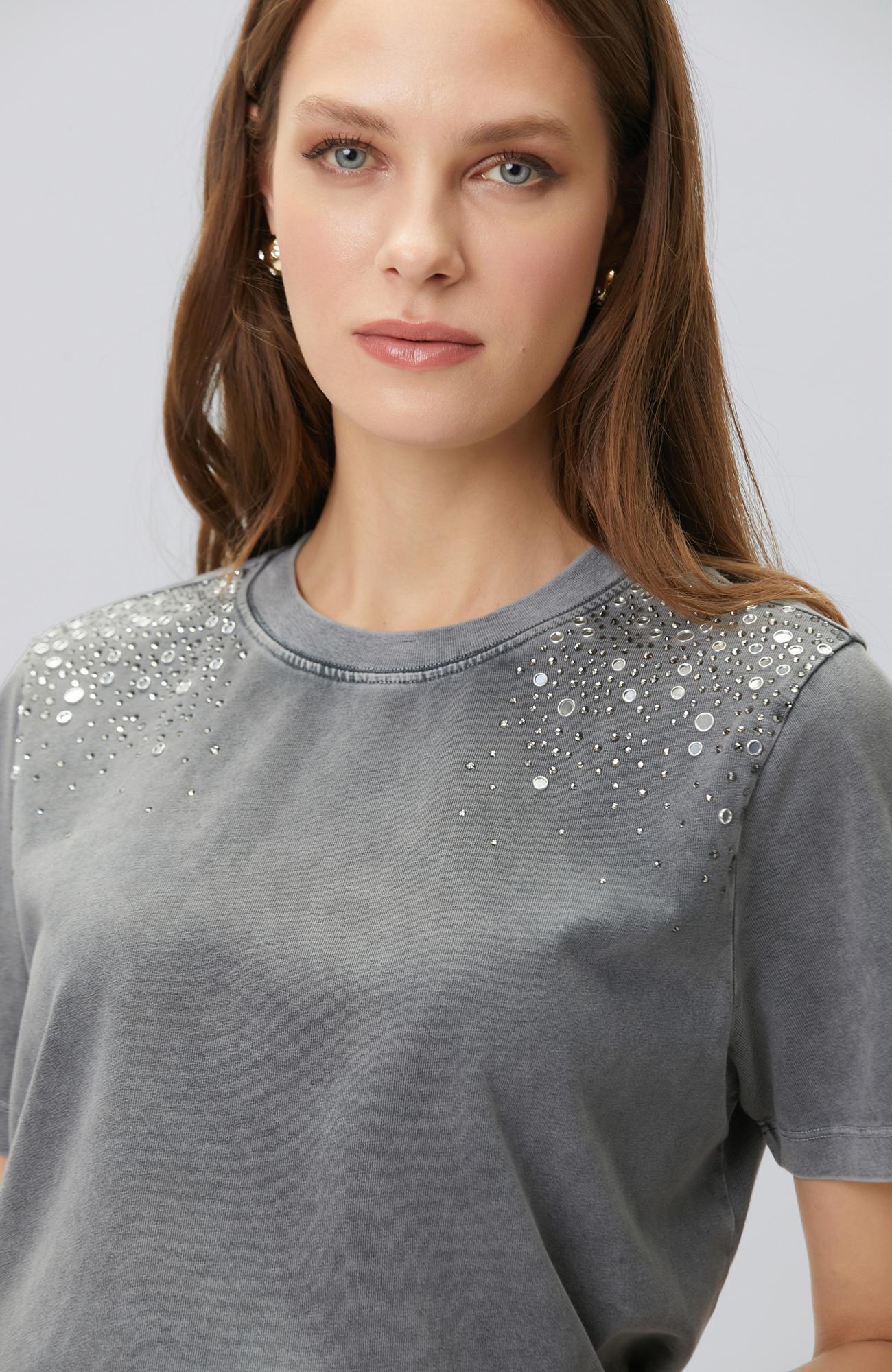 Network Kadın Antrasit Omuz Taş Baskılı T-shirt