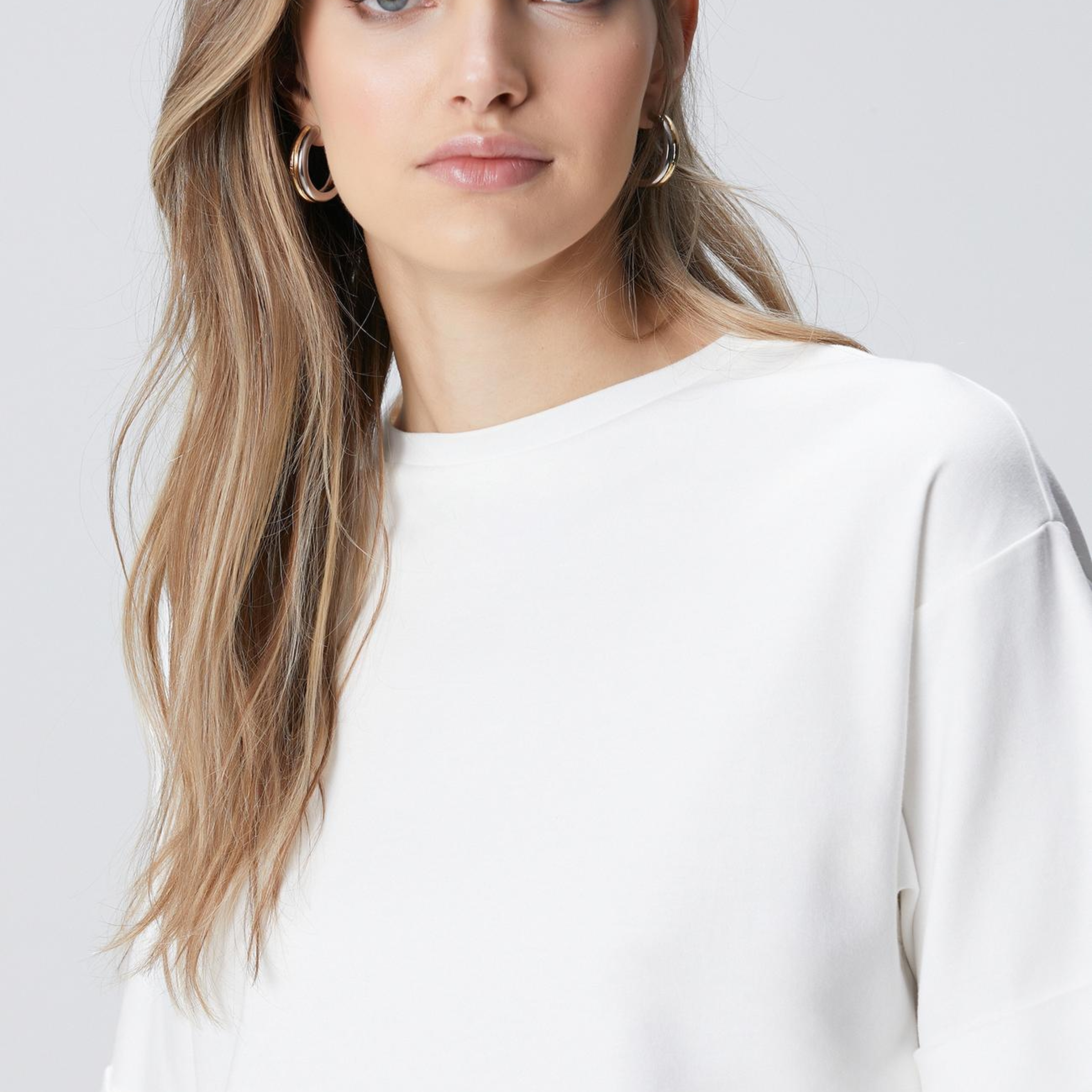 Network Kadın Kırık Beyaz Etek Ucu Taş Baskılı T-shirt