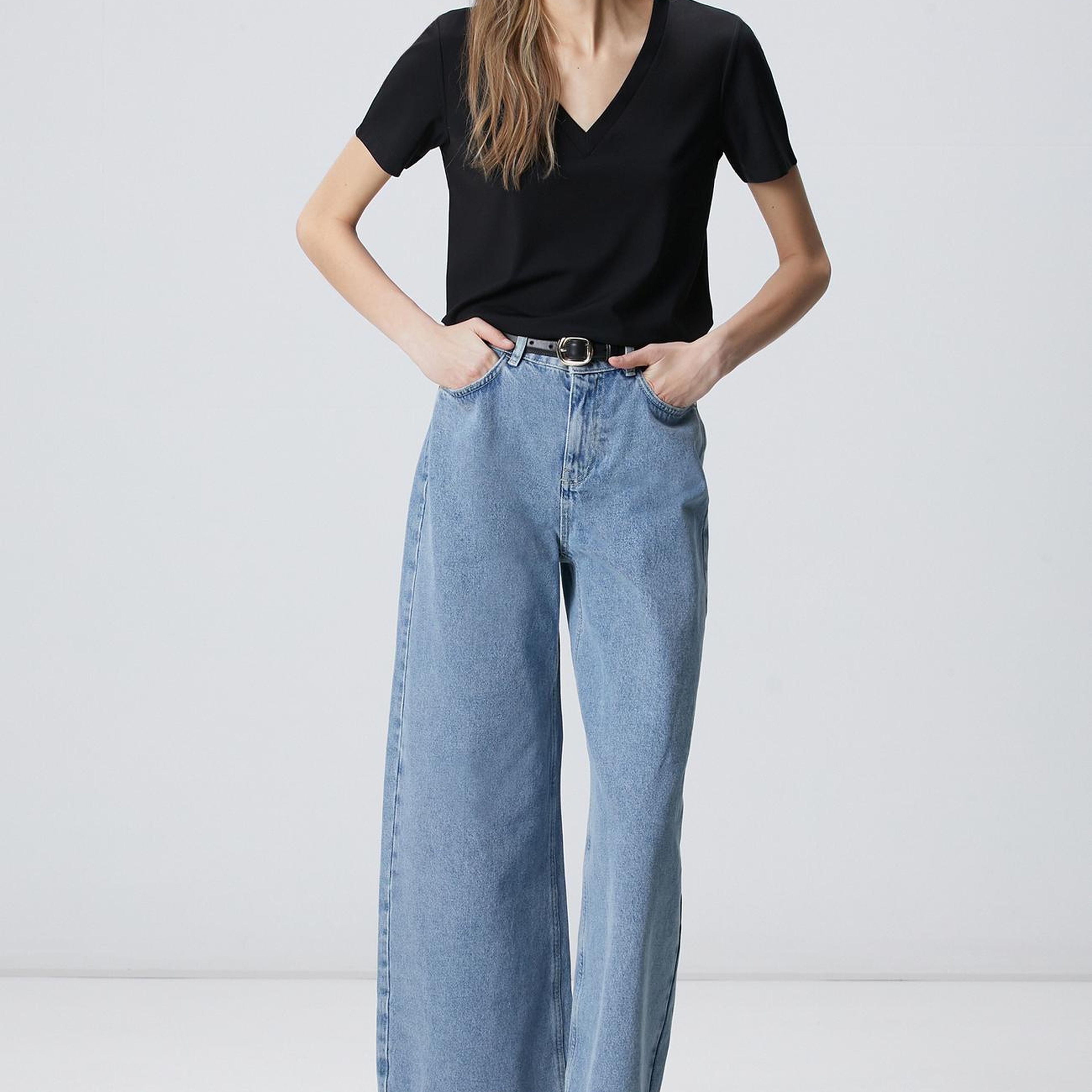 Network Kadın Siyah V Yaka Basic T-shirt