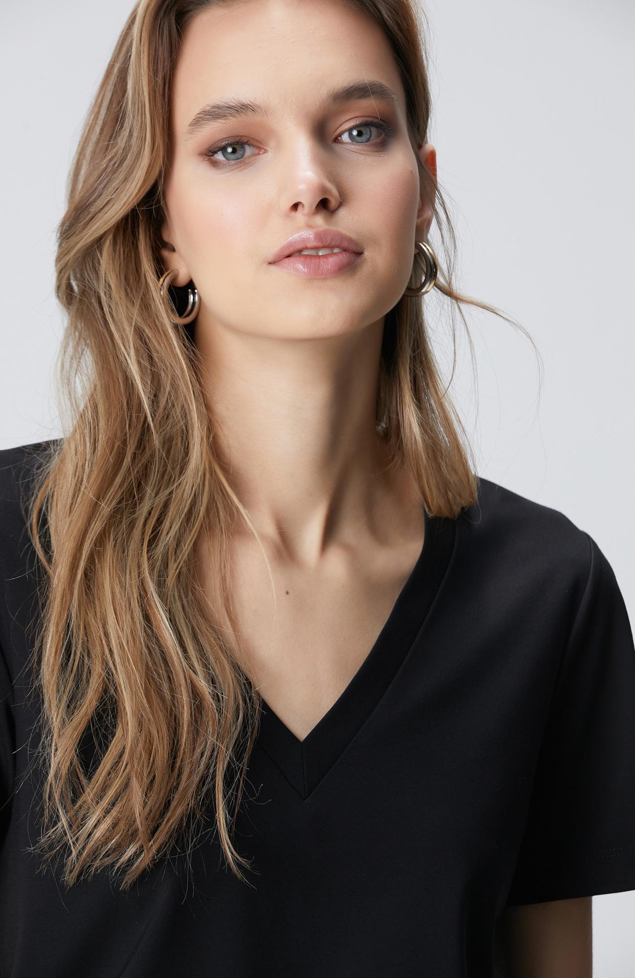Network Kadın Siyah V Yaka Basic T-shirt