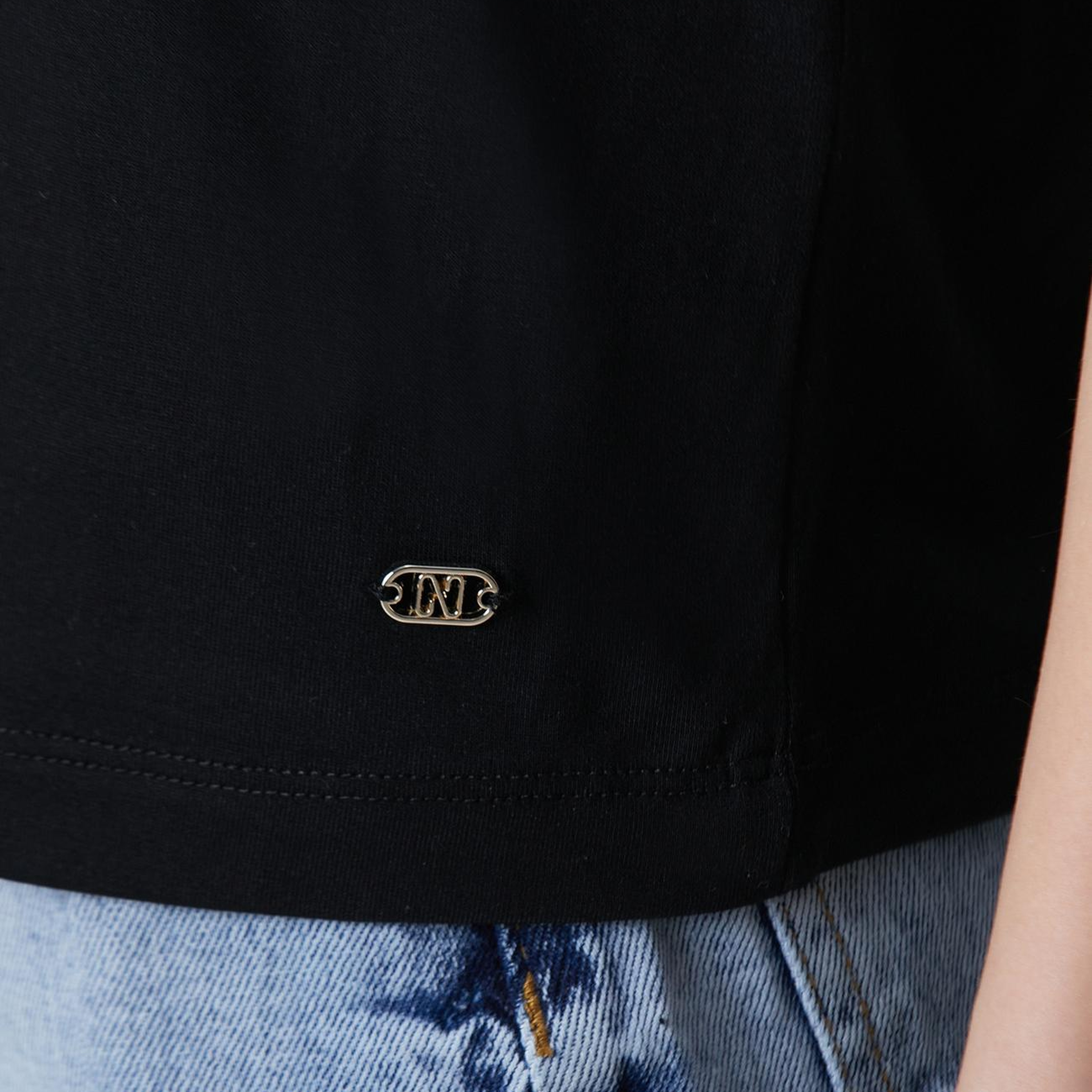 Network Kadın Siyah Kol Katlama Detaylı Basic T-shirt