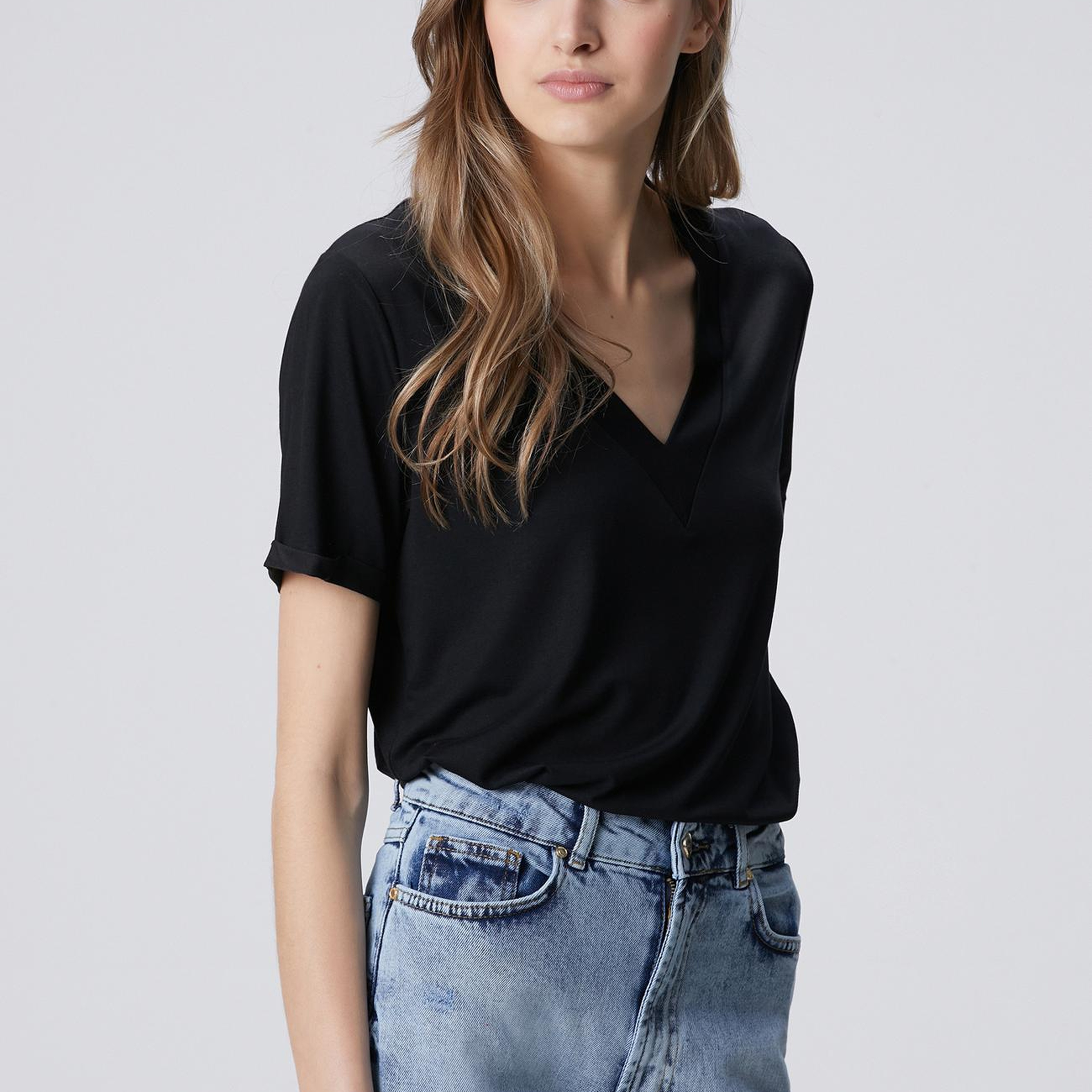 Network Kadın Siyah Kol Katlama Detaylı Basic T-shirt