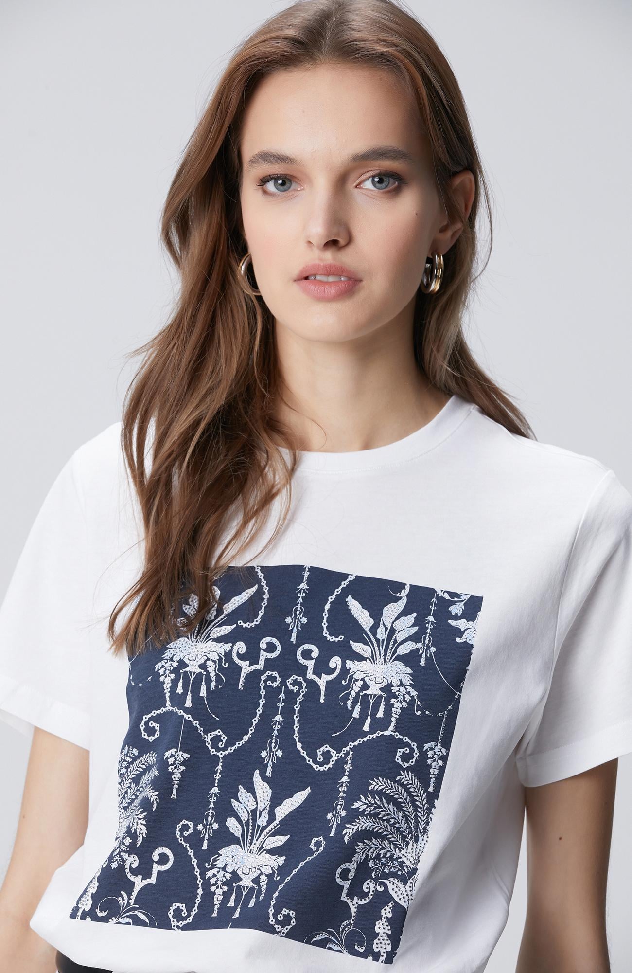 Network Kadın Beyaz Royal Desen Dijital Baskı Üstüne Taş T-shirt