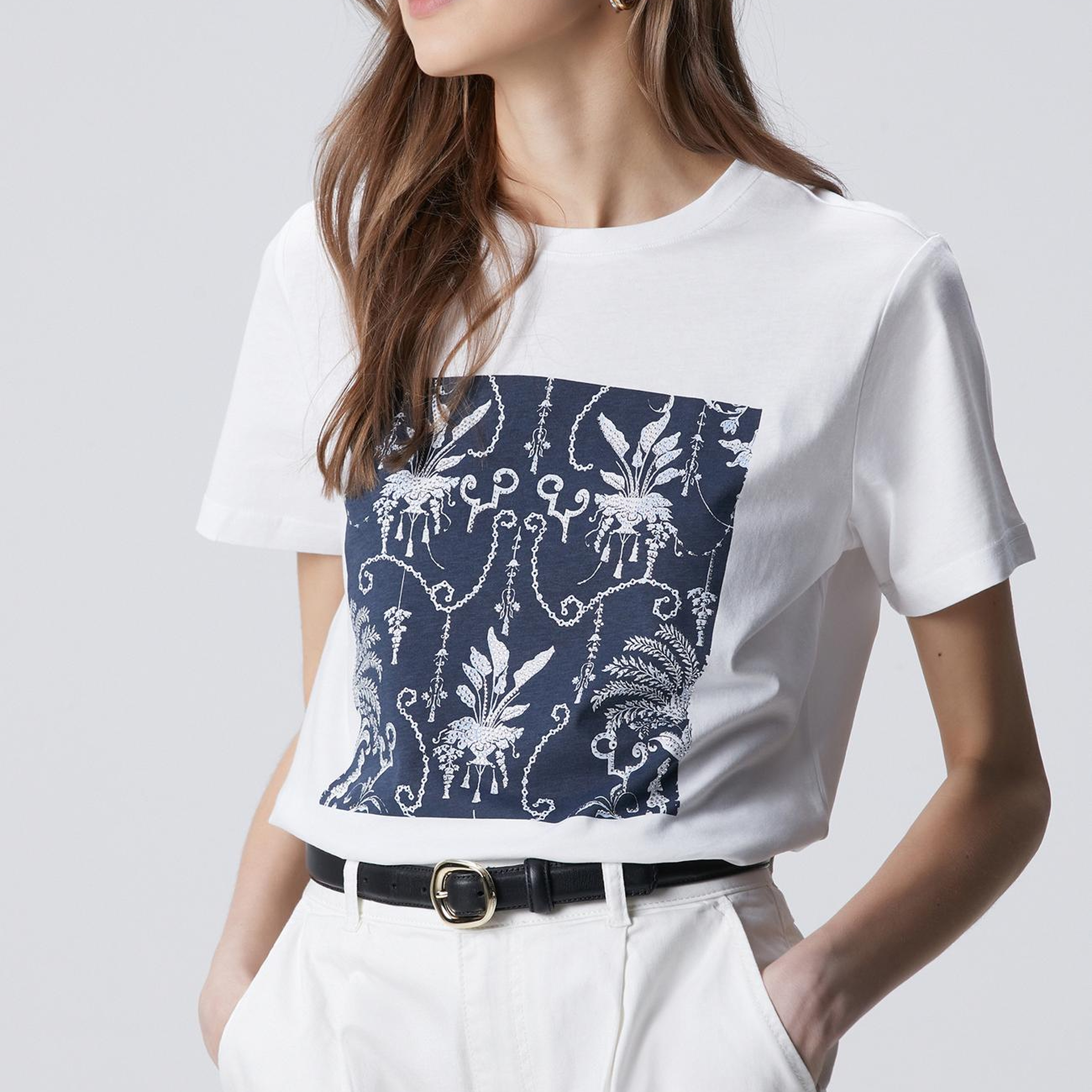 Network Kadın Beyaz Royal Desen Dijital Baskı Üstüne Taş T-shirt