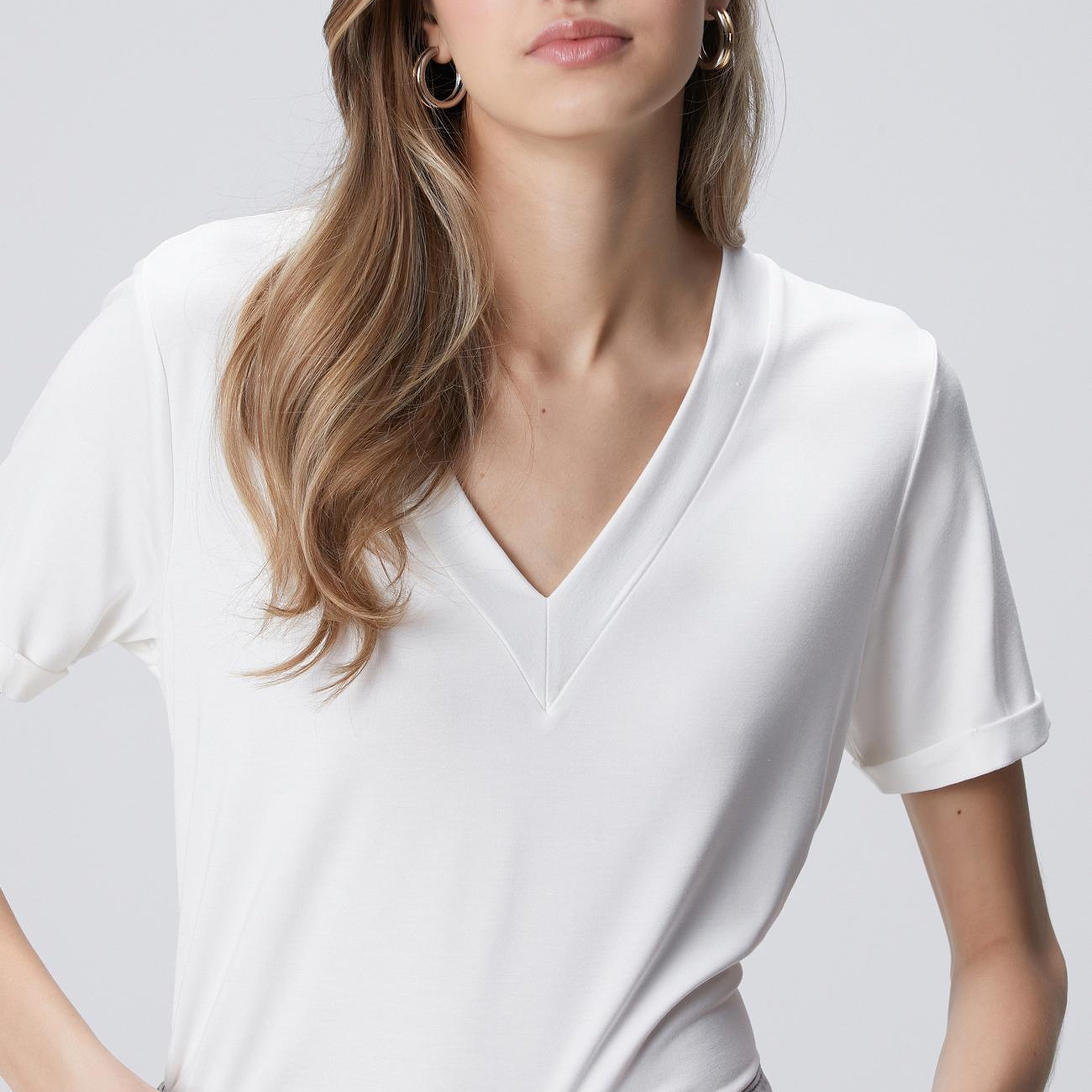 Network Kadın Kırık Beyaz Kol Katlama Detaylı Basic T-shirt