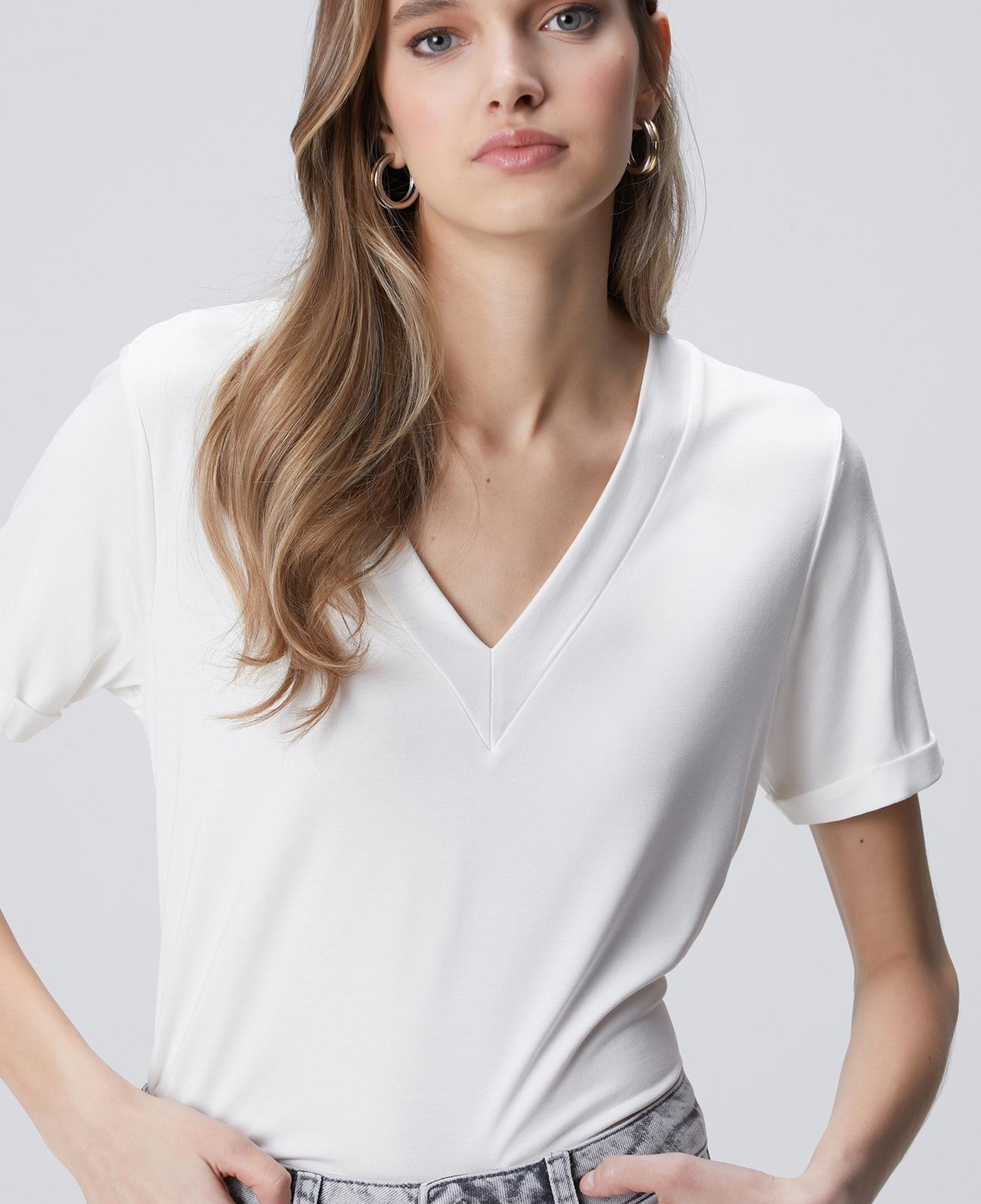 Network Kadın Kırık Beyaz Kol Katlama Detaylı Basic T-shirt