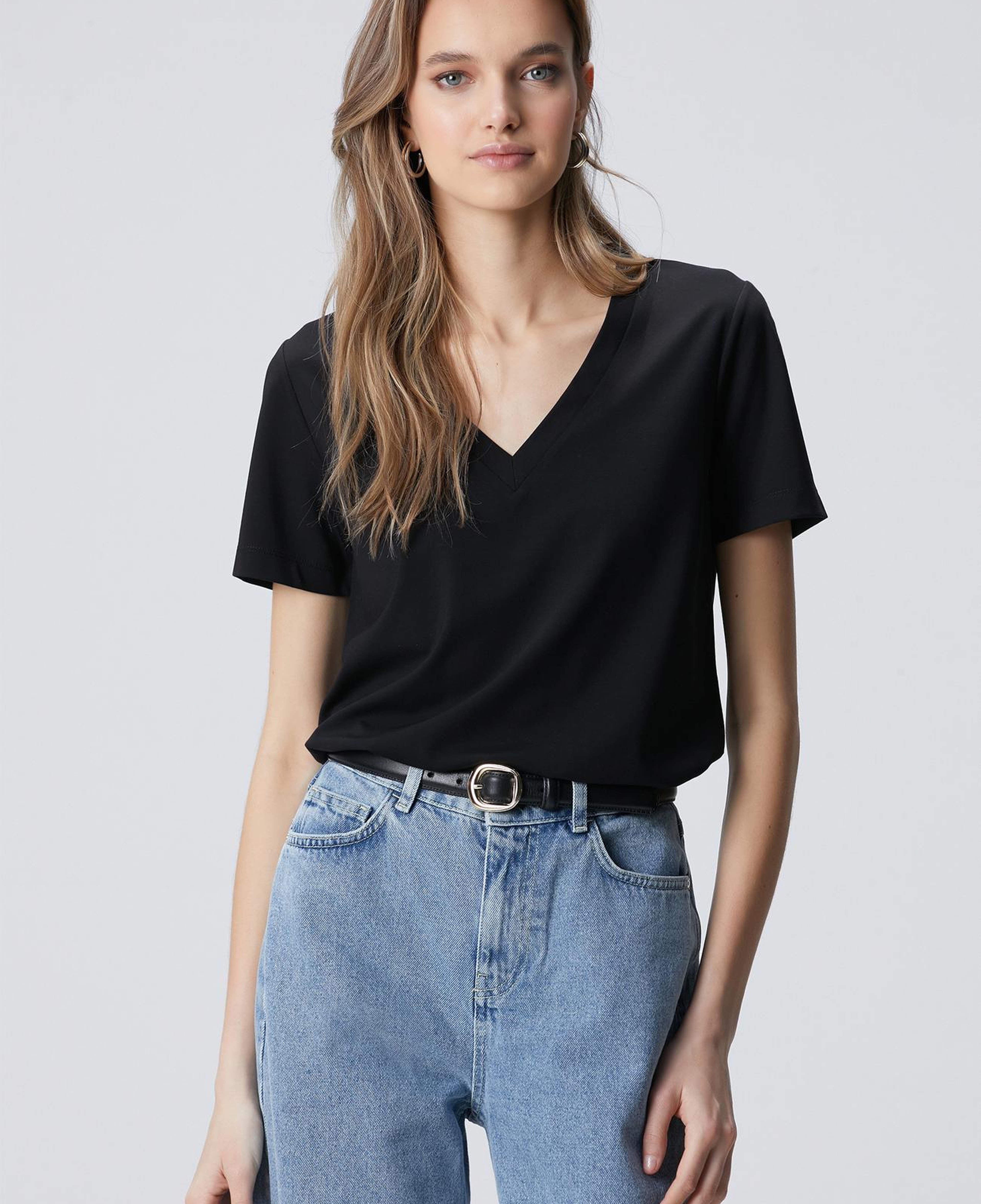 Network Kadın Siyah V Yaka Basic T-shirt