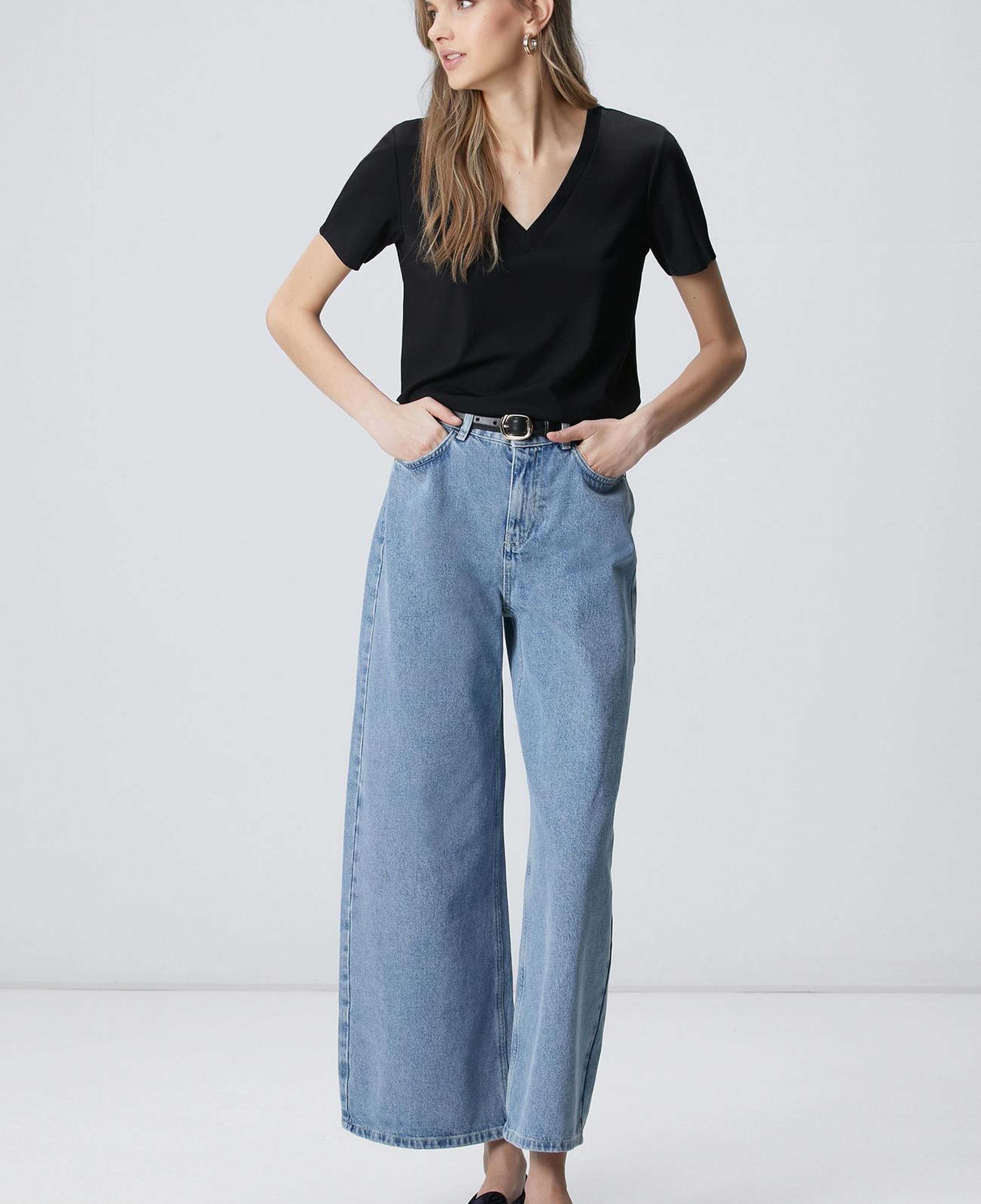Network Kadın Siyah V Yaka Basic T-shirt