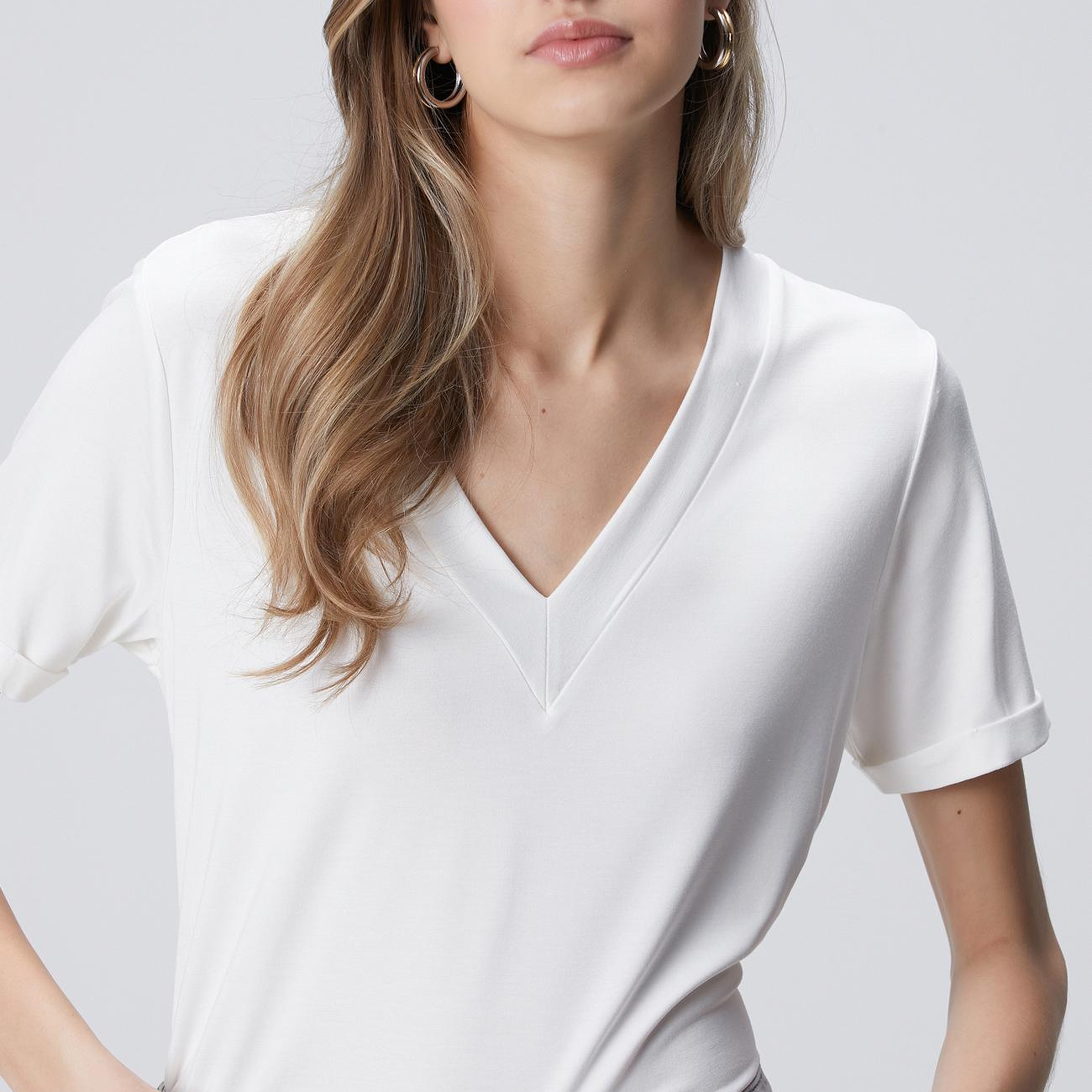 Network Kadın Kırık Beyaz Kol Katlama Detaylı Basic T-shirt