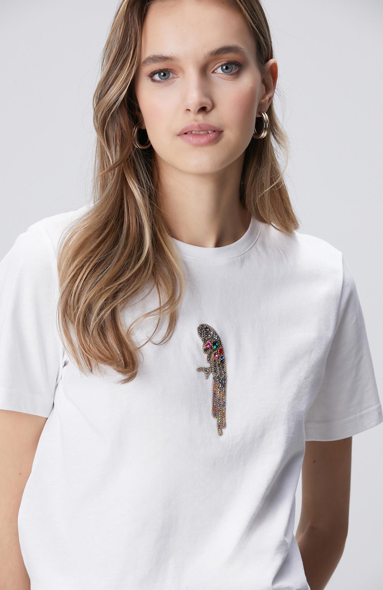 Network Kadın Beyaz Taşlı Papağan Figürlü T-shirt