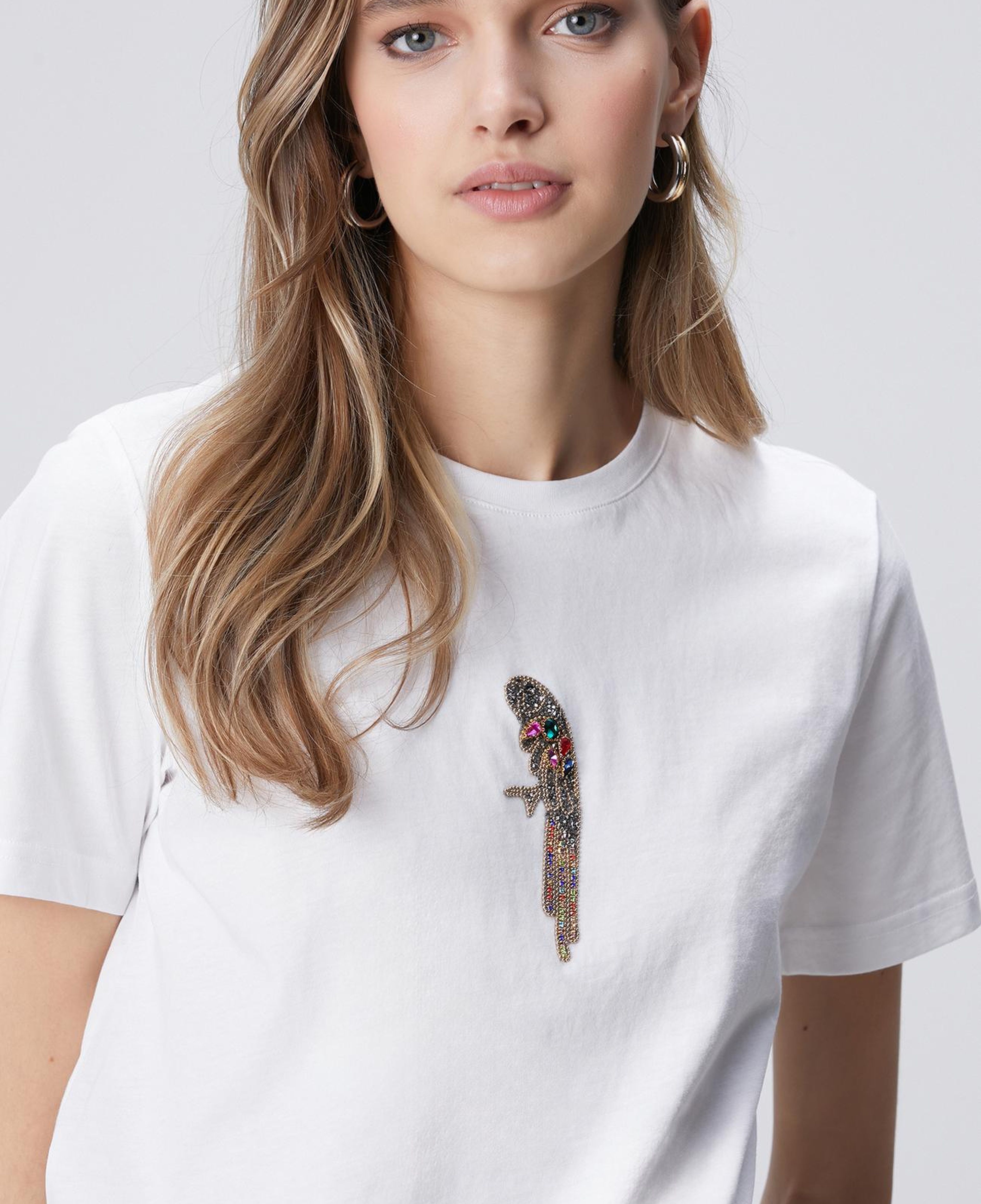 Network Kadın Beyaz Taşlı Papağan Figürlü T-shirt