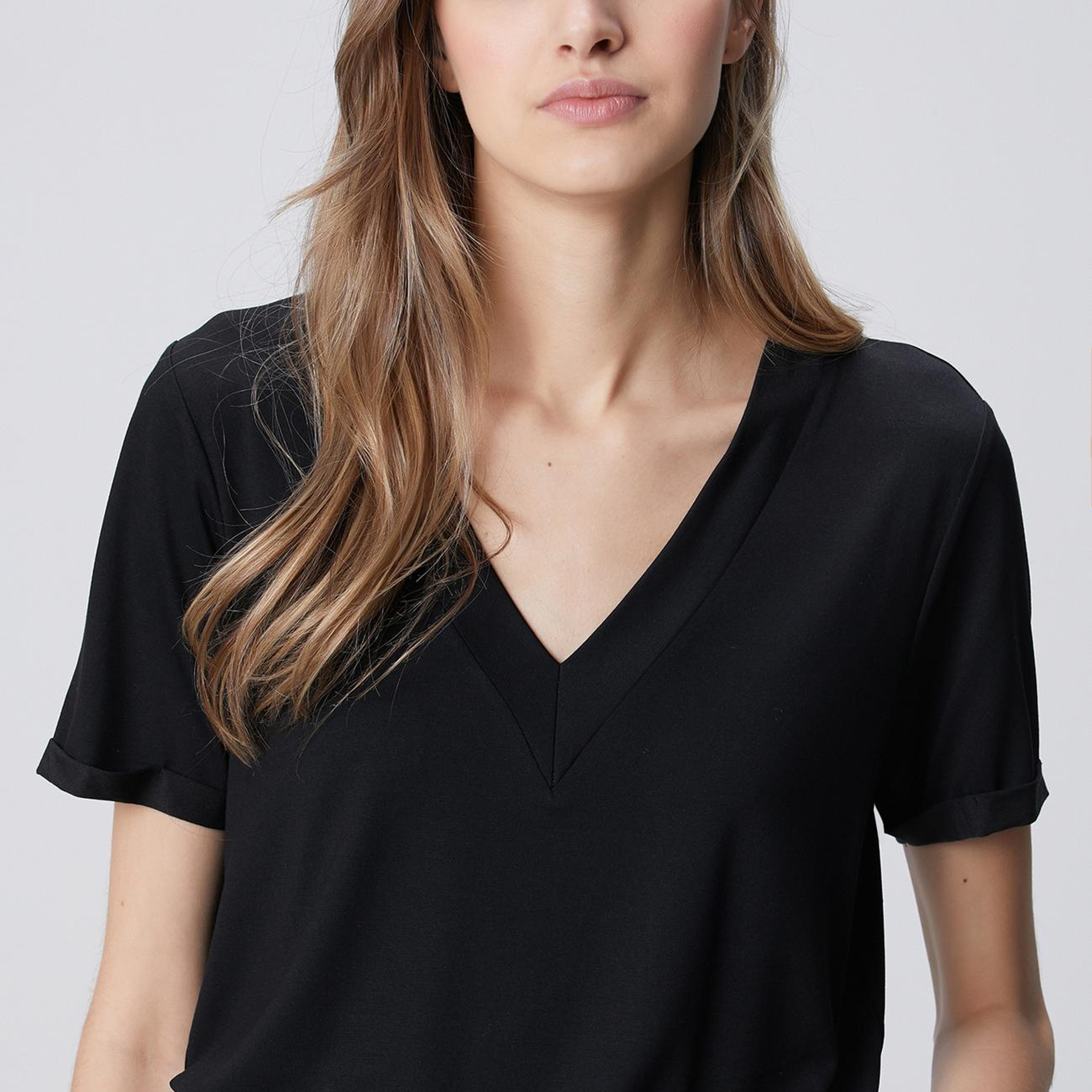 Network Kadın Siyah Kol Katlama Detaylı Basic T-shirt
