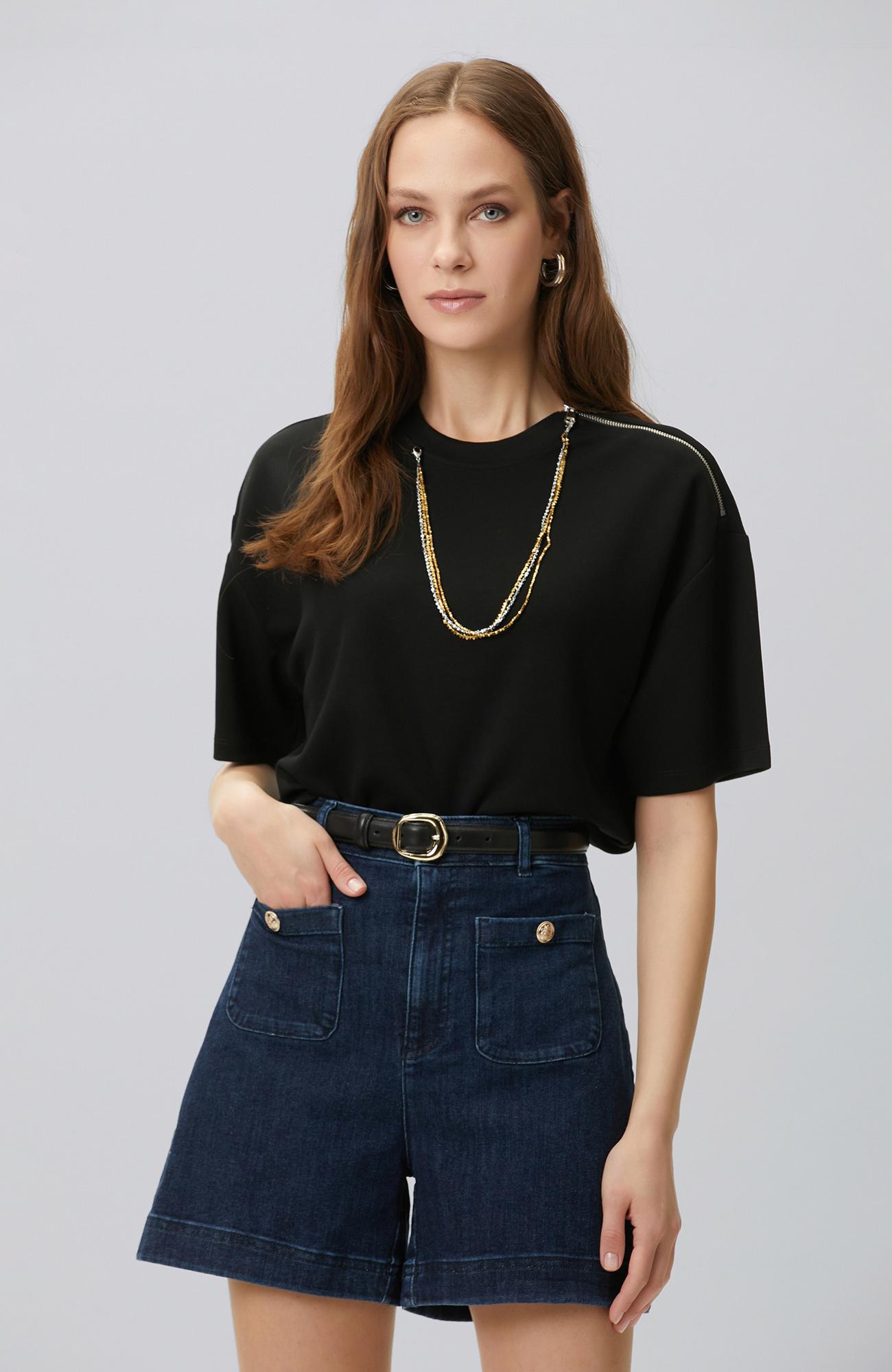 Network Kadın Siyah Yaka Zincir Detaylı T-shirt