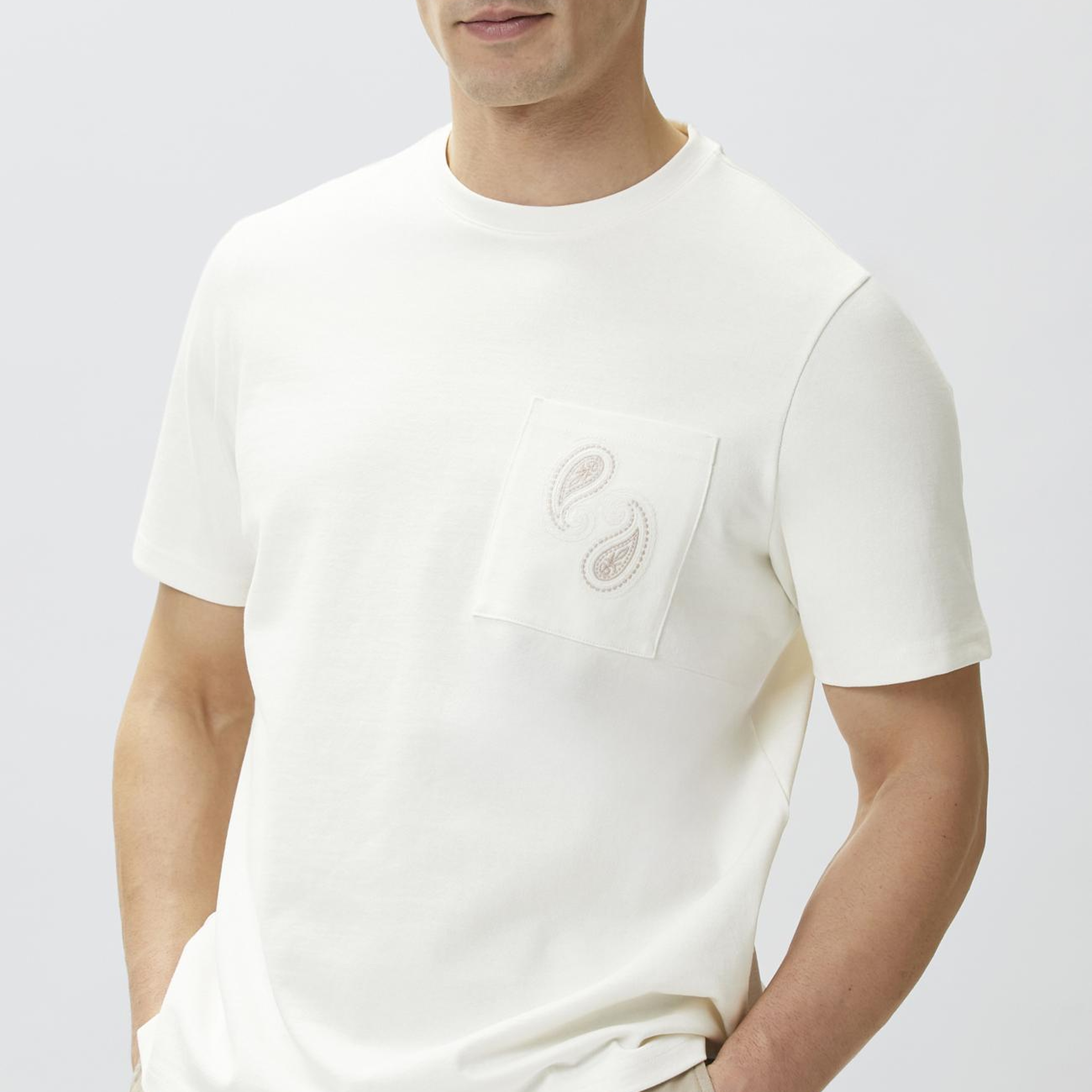 Network Erkek Kırık Beyaz Nakış Detaylı T-shirt