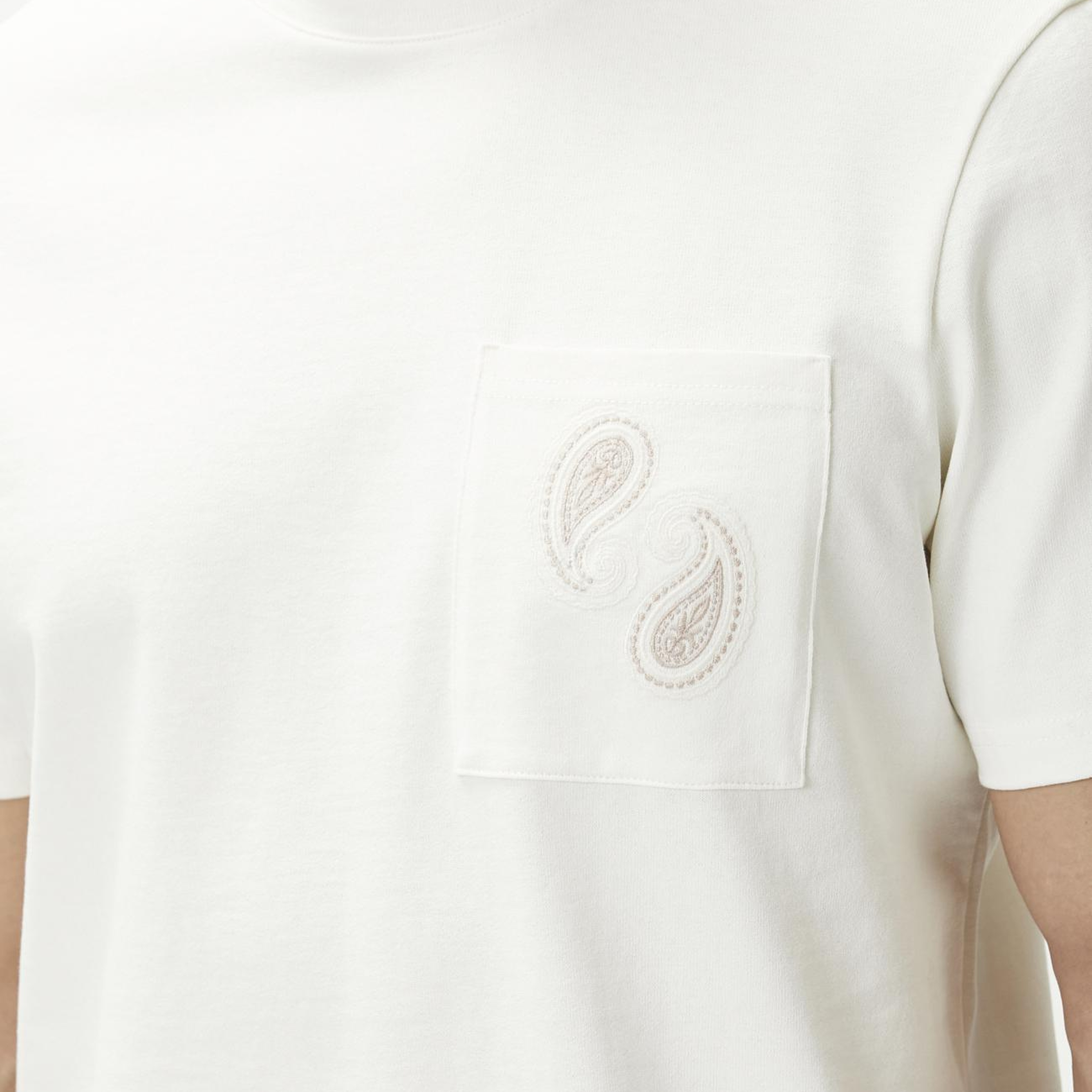 Network Erkek Kırık Beyaz Nakış Detaylı T-shirt