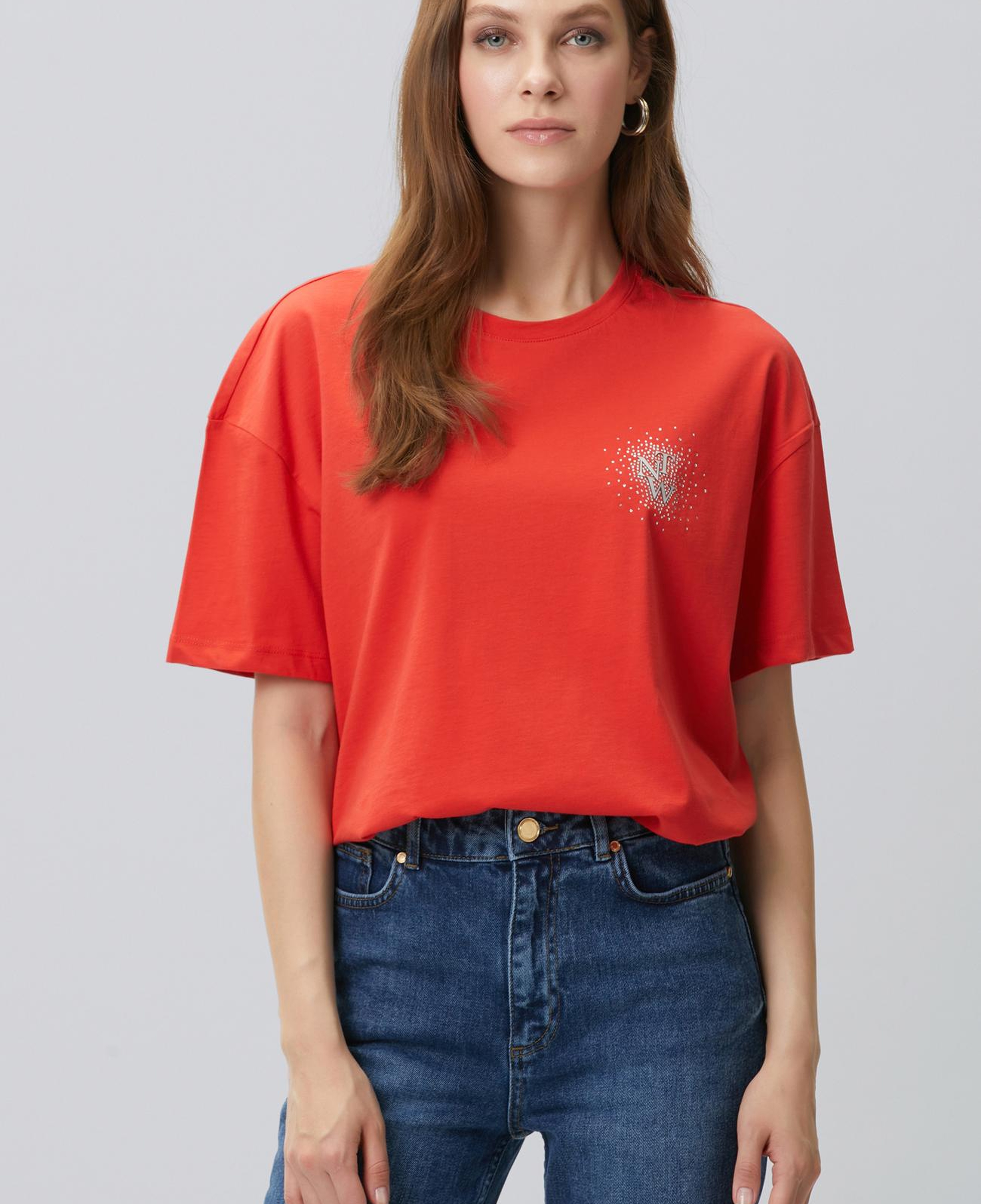 Network Kadın Kırmızı Göğsü Taş ve Logolu Kısa Kol T-shirt