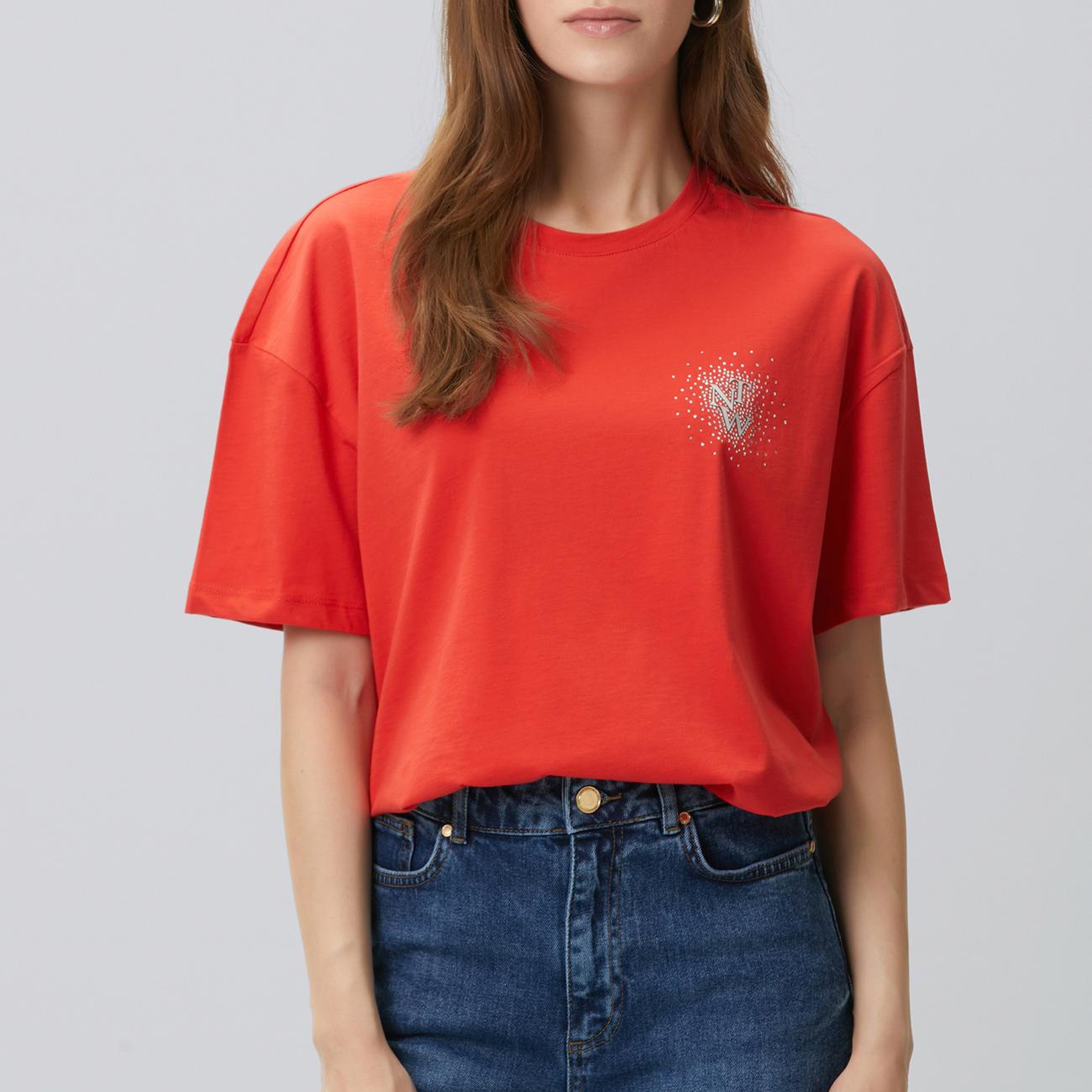Network Kadın Kırmızı Göğsü Taş ve Logolu Kısa Kol T-shirt