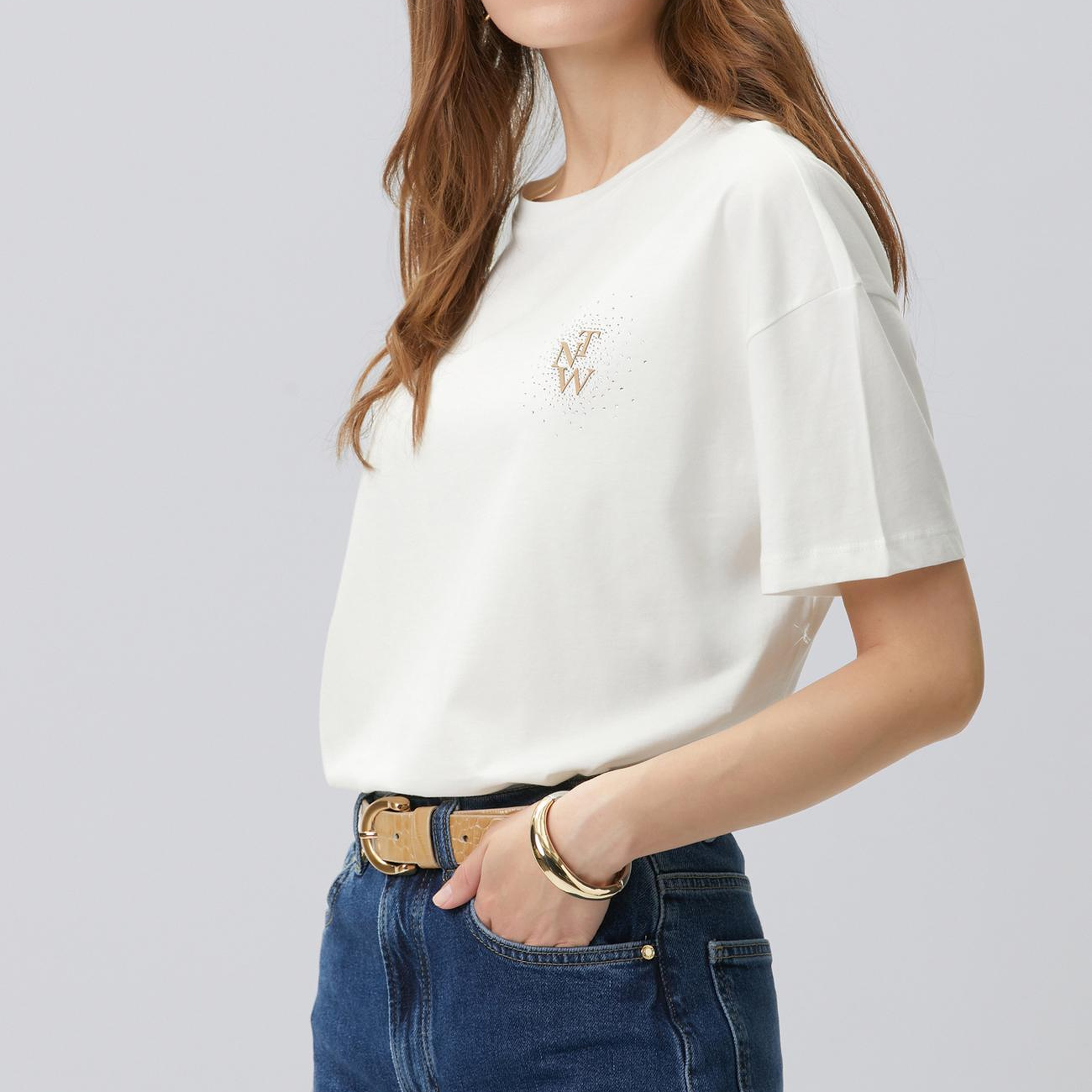 Network Kadın Kırık Beyaz Göğsü Taş ve Logolu Kısa Kol T-shirt