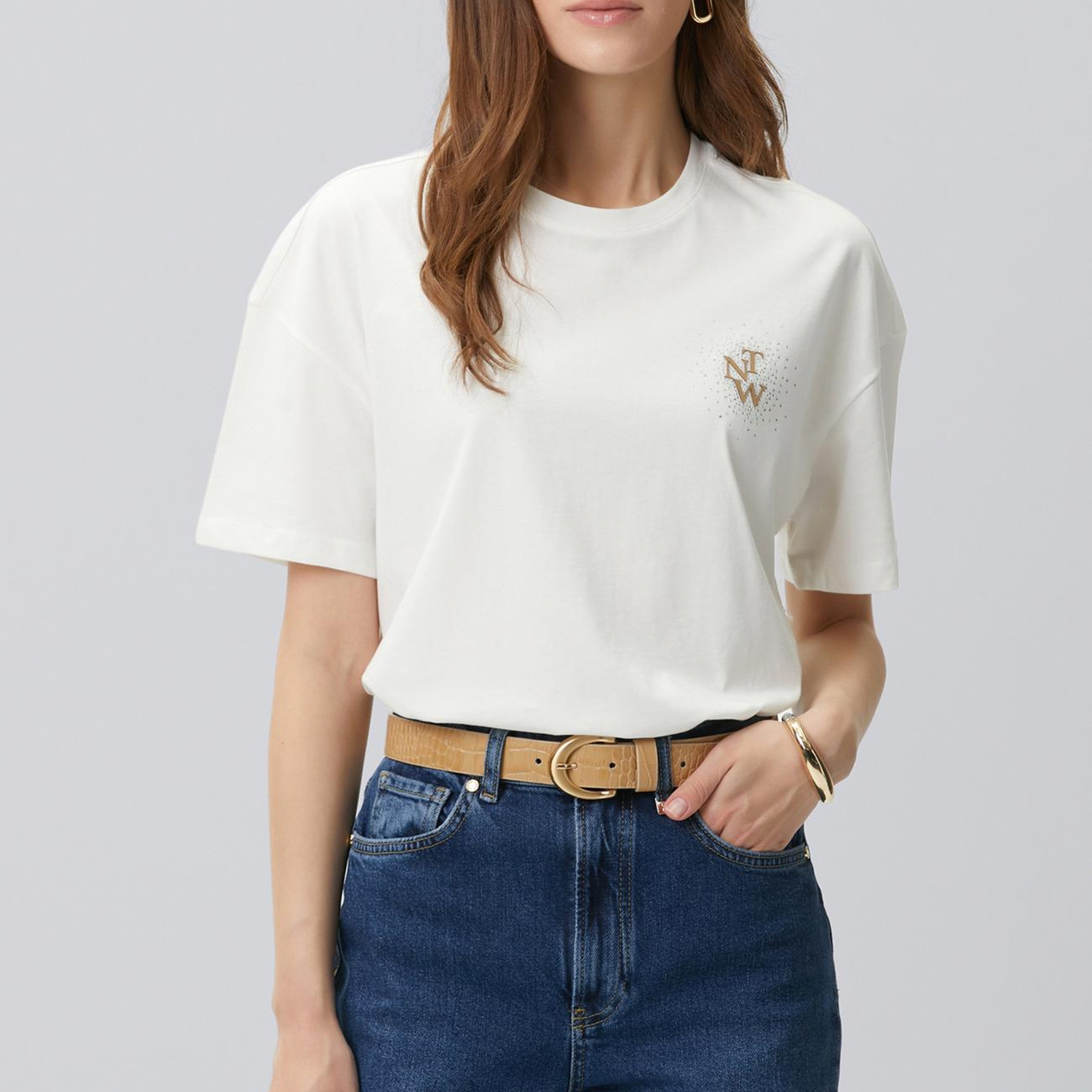Network Kadın Kırık Beyaz Göğsü Taş ve Logolu Kısa Kol T-shirt