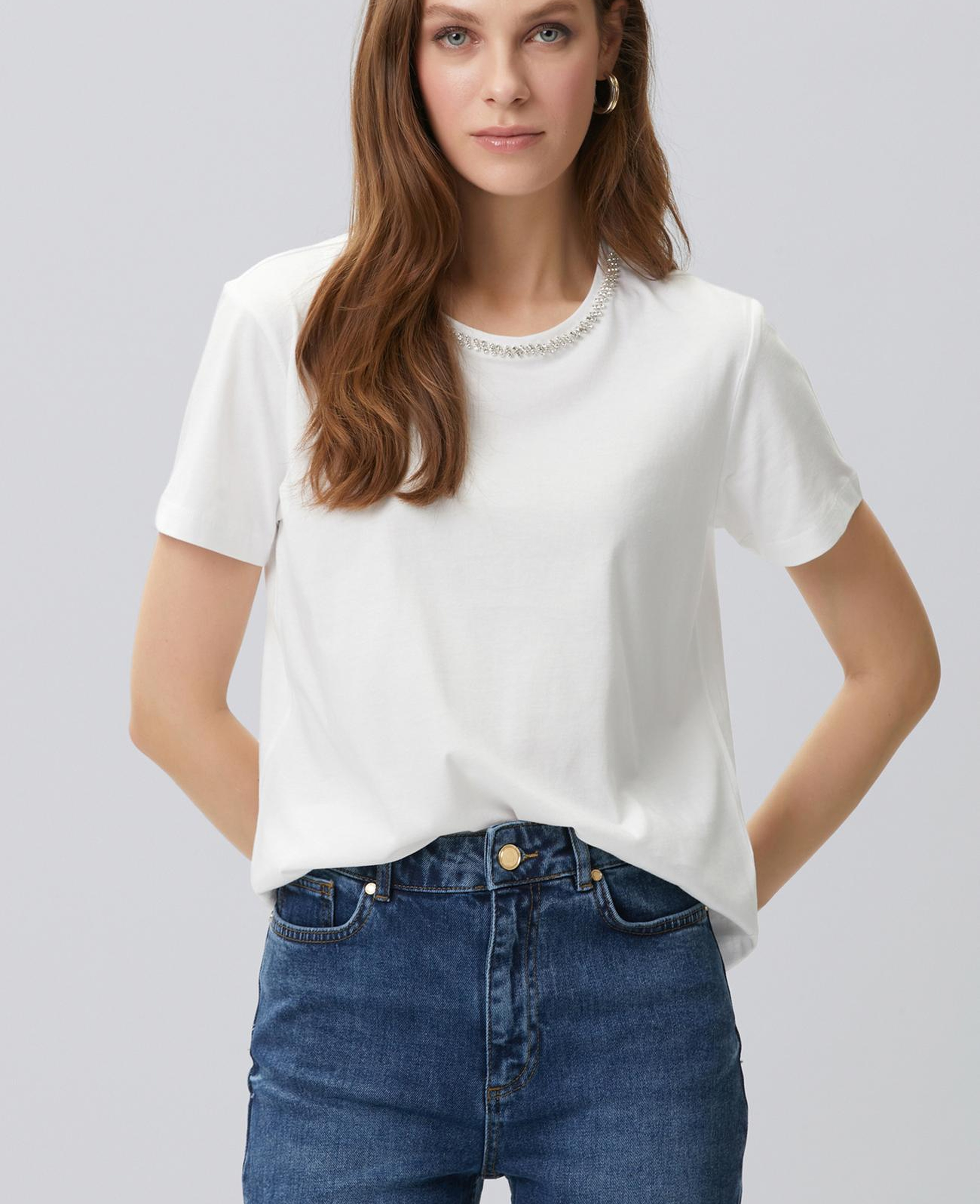 Network Kadın Beyaz Yakası Taşlı T-shirt