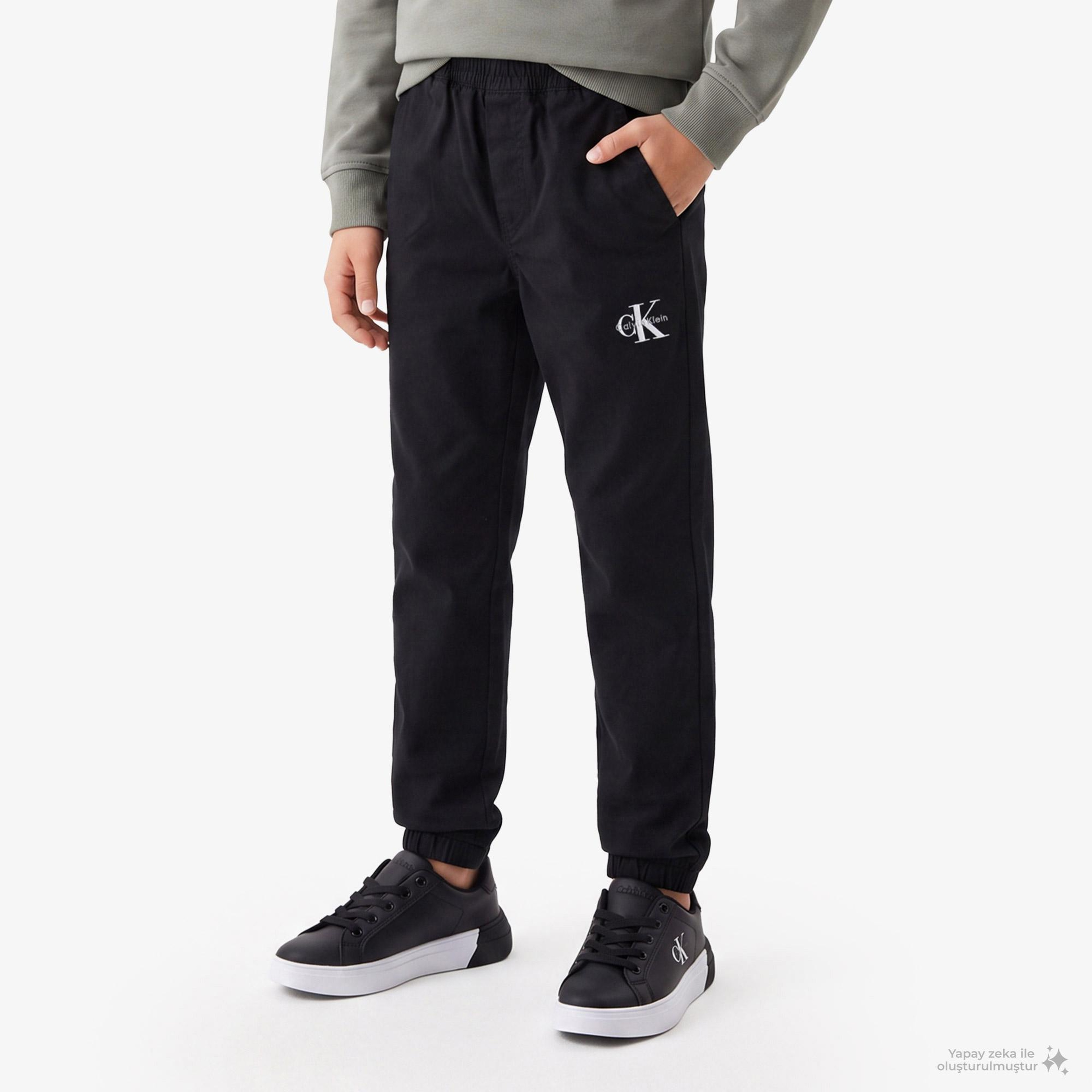 Calvin Klein Essential Woven Jogger Çocuk Siyah Jogger Pantolon