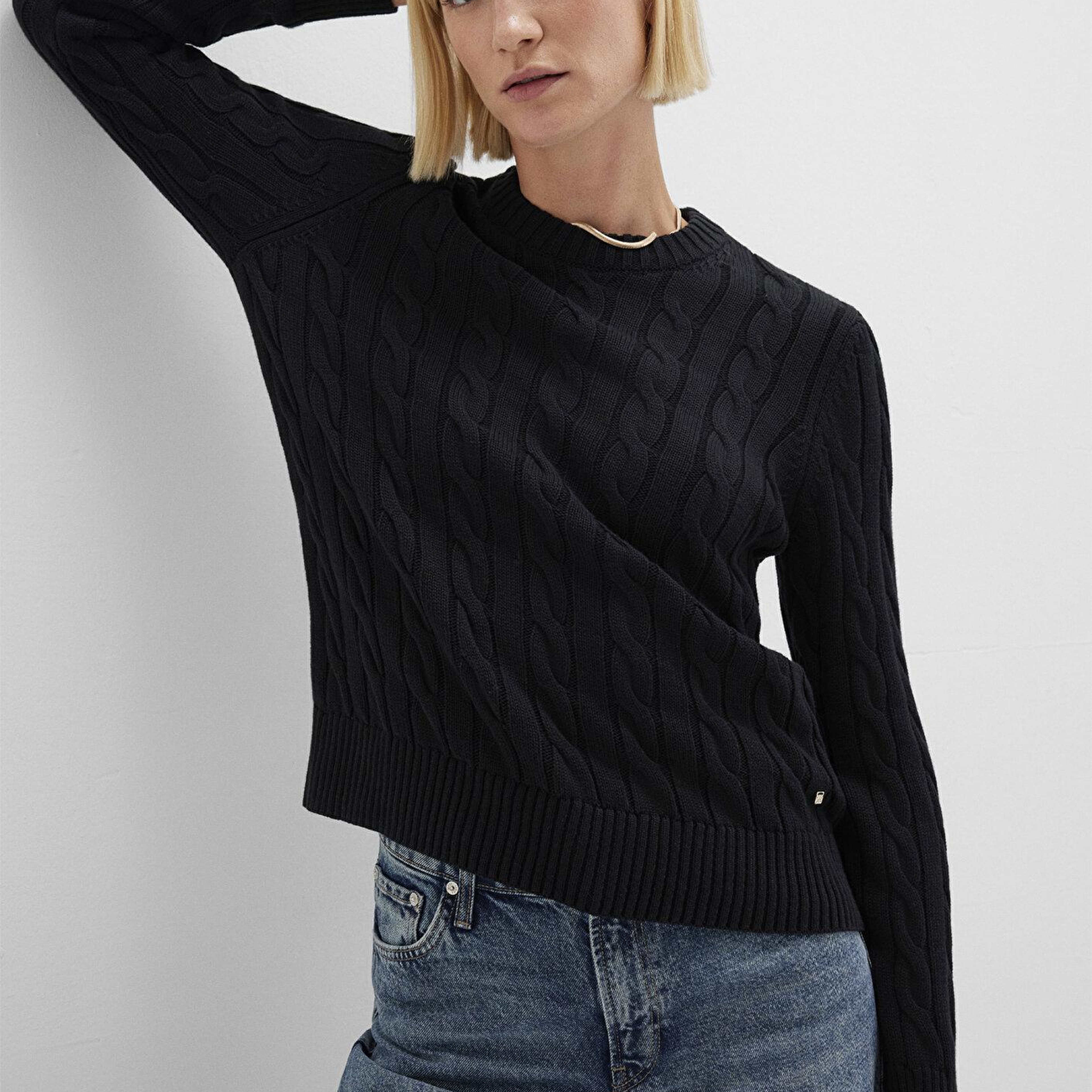 Mavi İpek Karışımlı Bisiklet Yaka Siyah Kazak Slim Fit / Dar Kesim 1710721-900