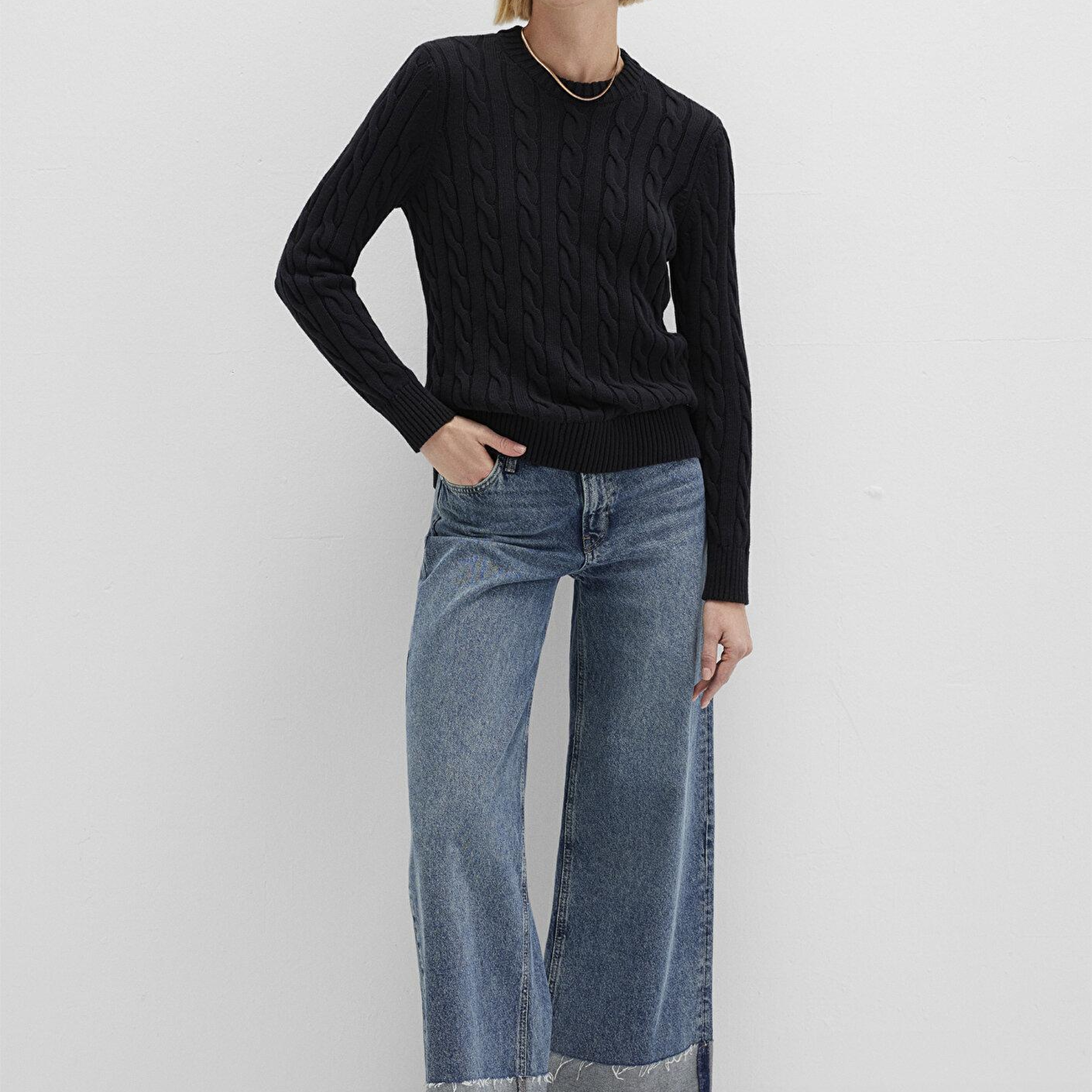 Mavi İpek Karışımlı Bisiklet Yaka Siyah Kazak Slim Fit / Dar Kesim 1710721-900