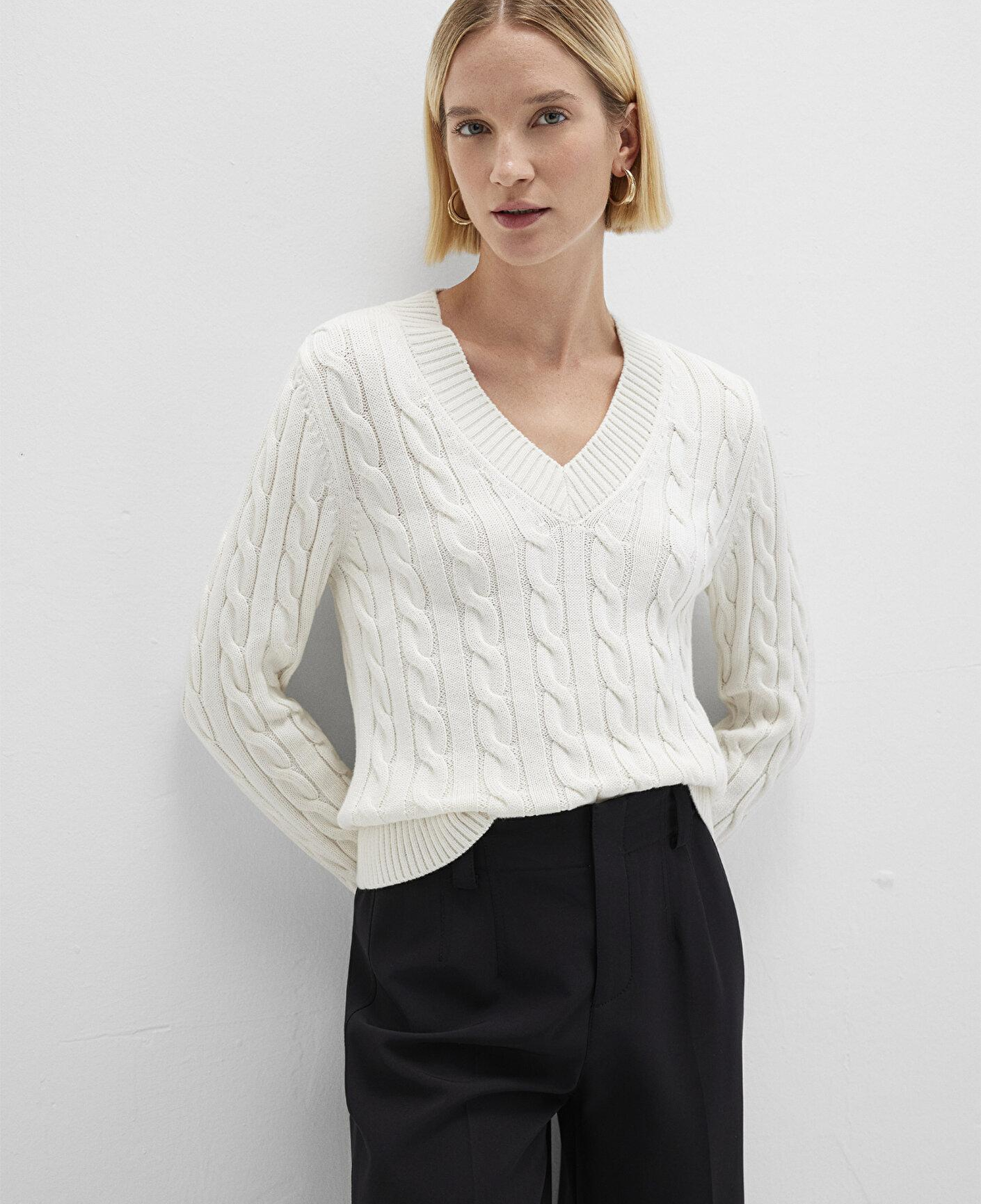Mavi İpek Karışımlı V Yaka Ekru Kazak Slim Fit / Dar Kesim 1710720-70057
