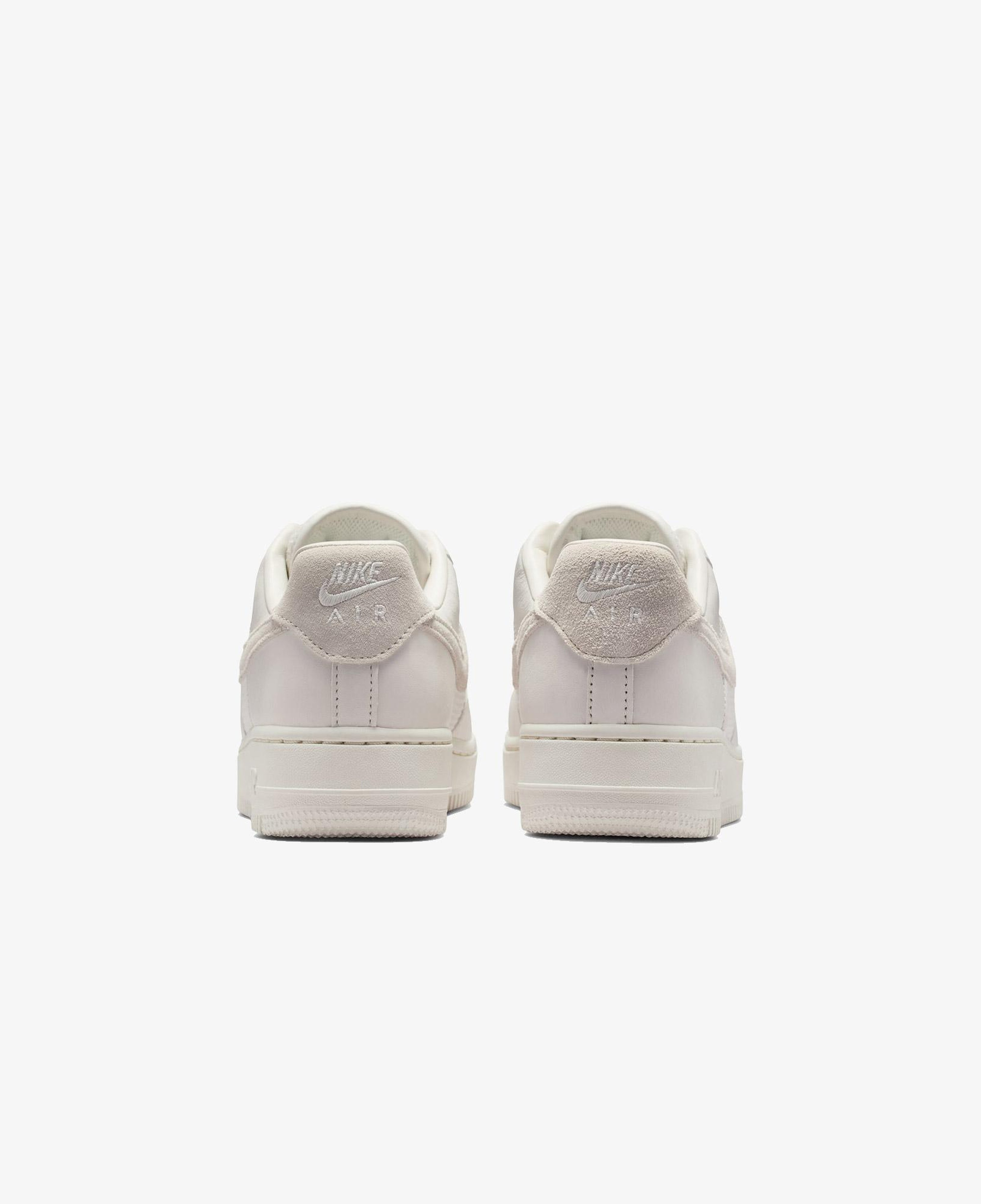 Nike Air Force 1 '07 Kadın Krem Rengi Spor Ayakkabı