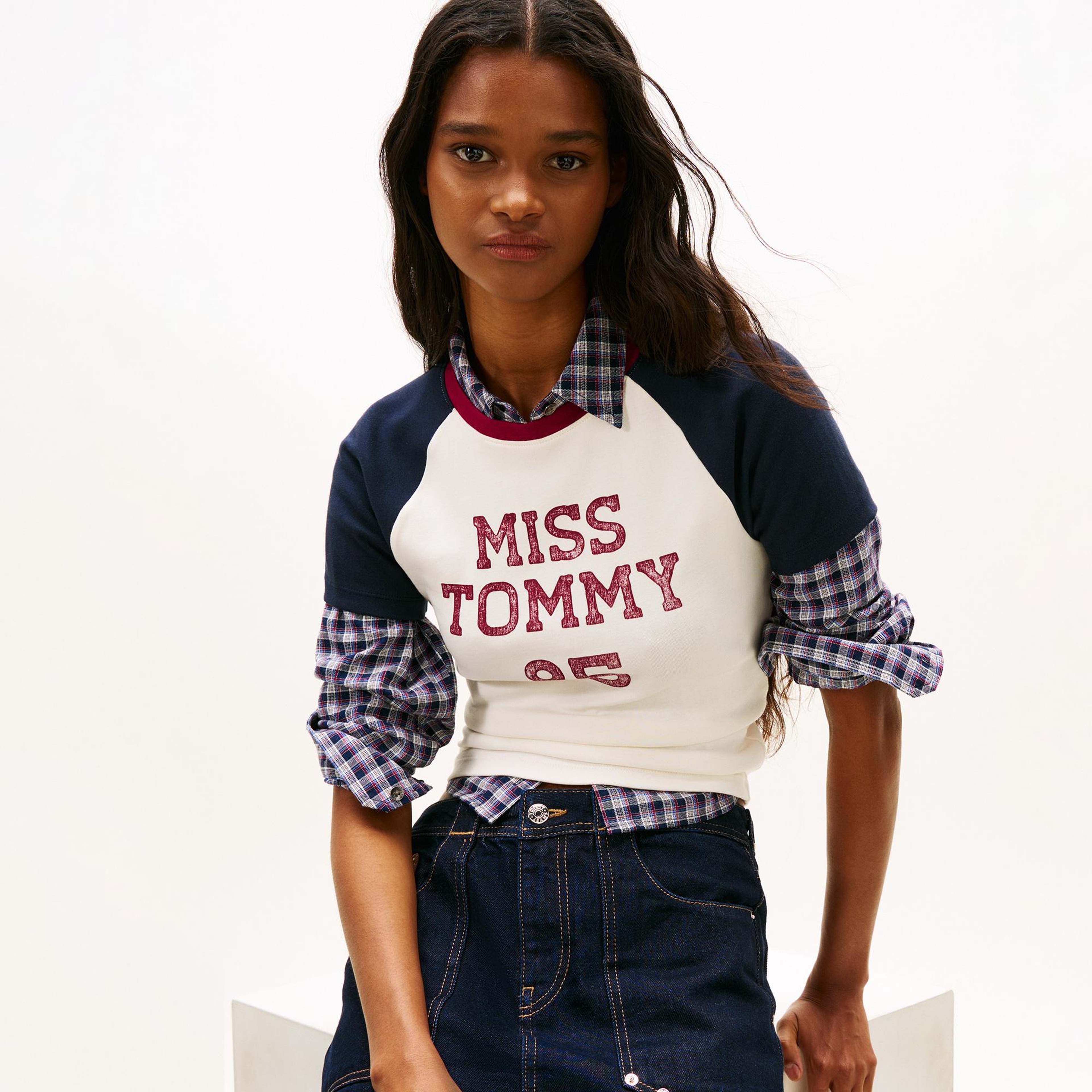 Tommy Hilfiger Slim Fit Miss Tommy Kadın Beyaz T-Shirt