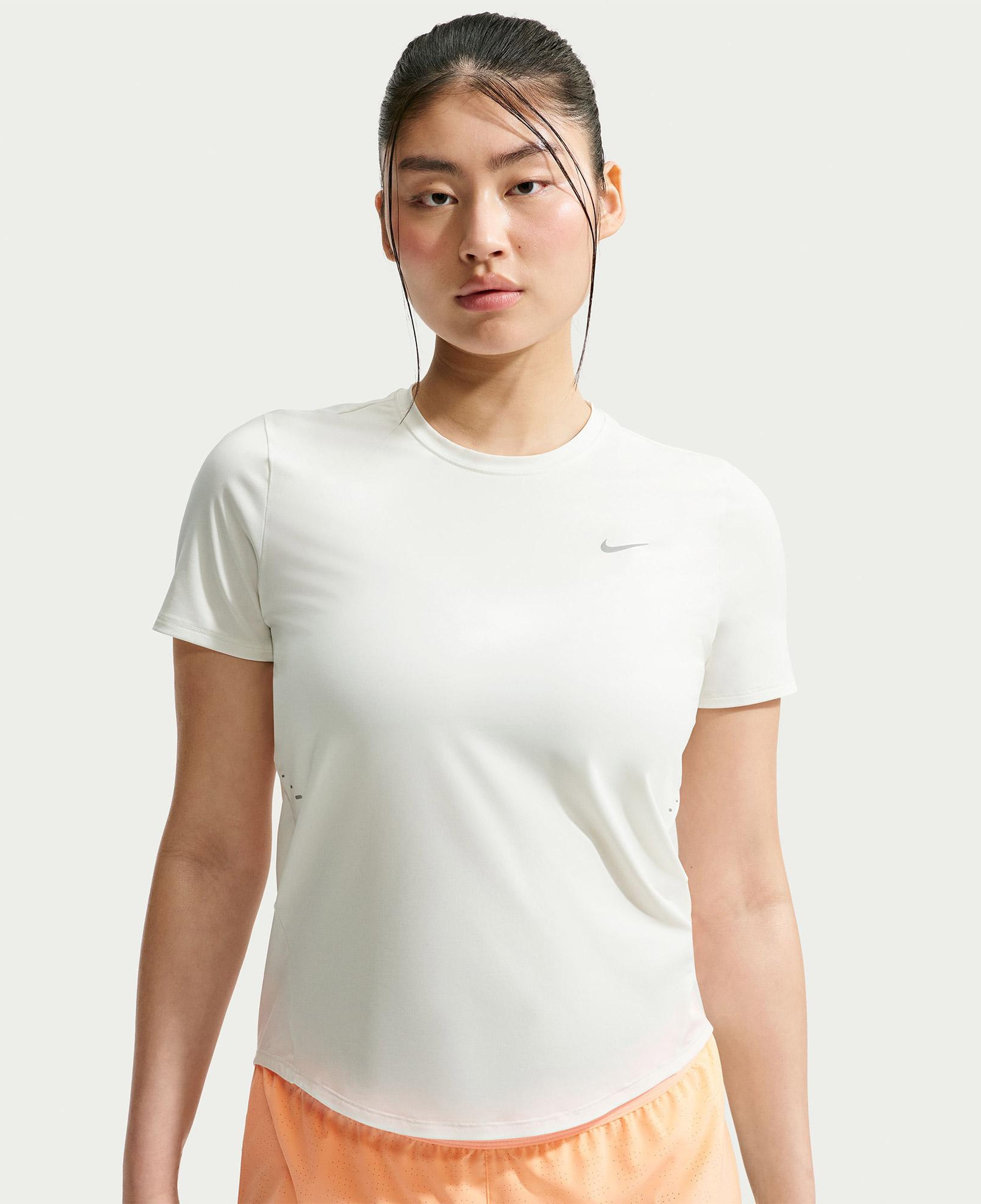 Nike Swift Dri-Fit Kadın Beyaz T-Shirt
