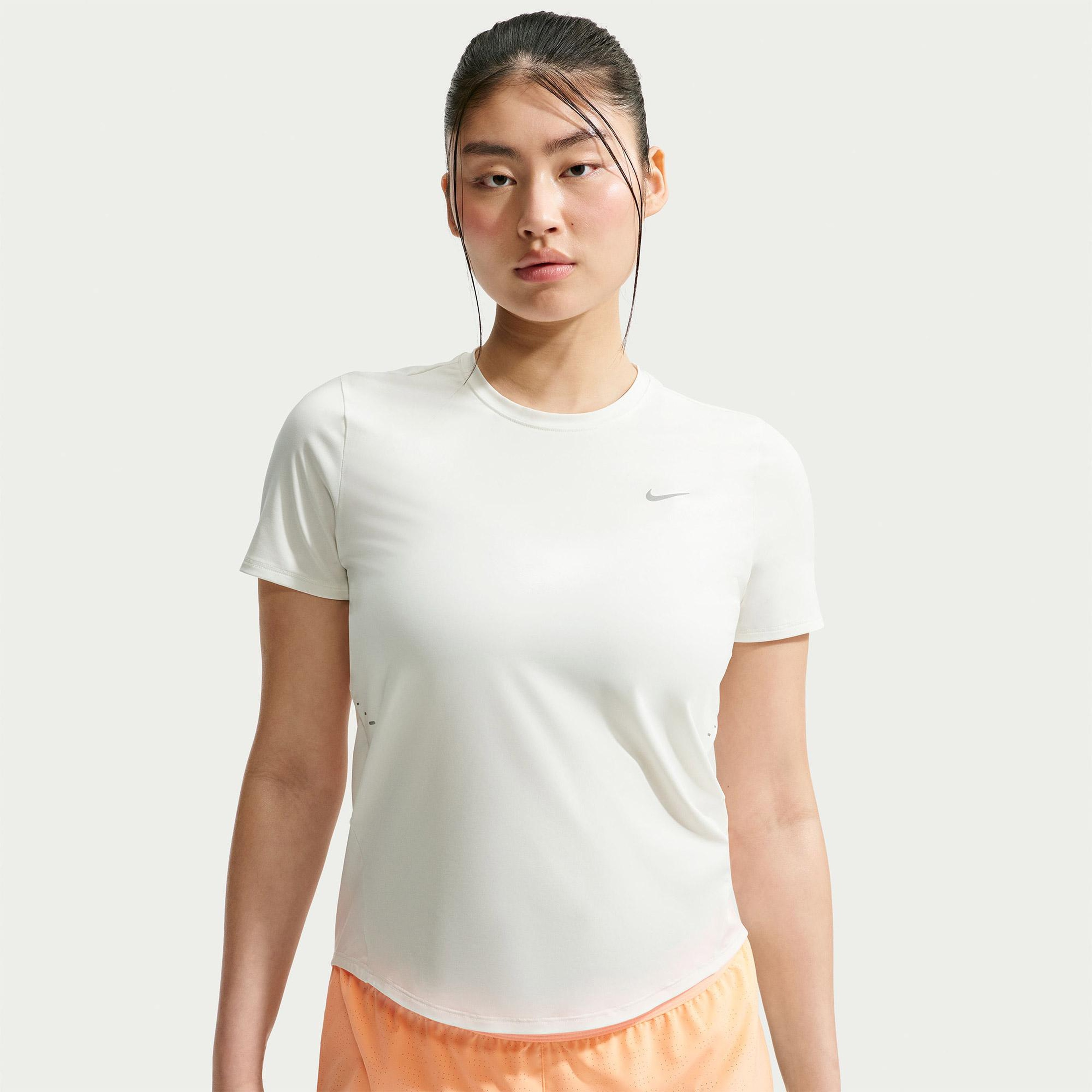 Nike Swift Dri-Fit Kadın Beyaz T-Shirt