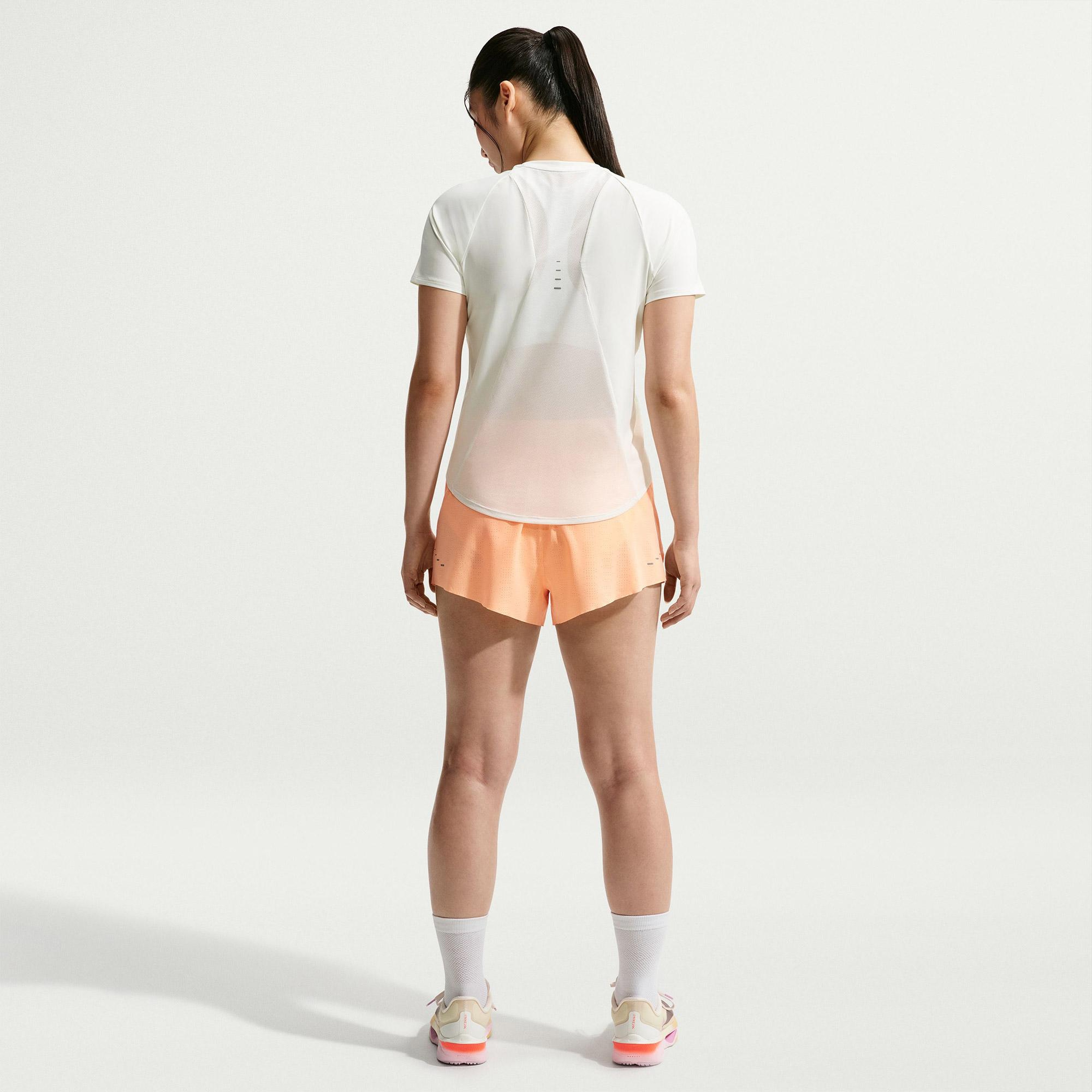 Nike Swift Dri-Fit Kadın Beyaz T-Shirt