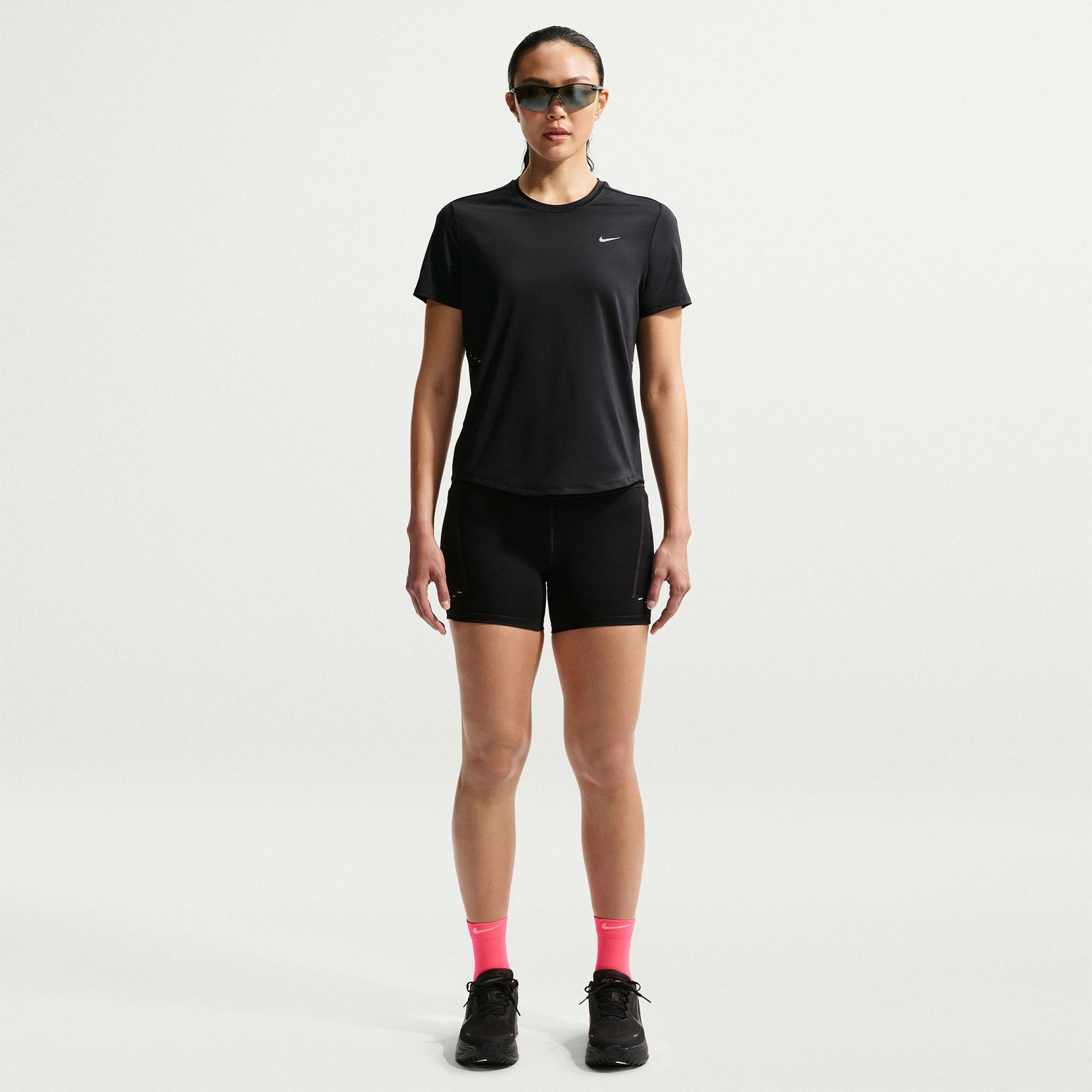 Nike Swift Dri-Fit Kadın Siyah T-Shirt