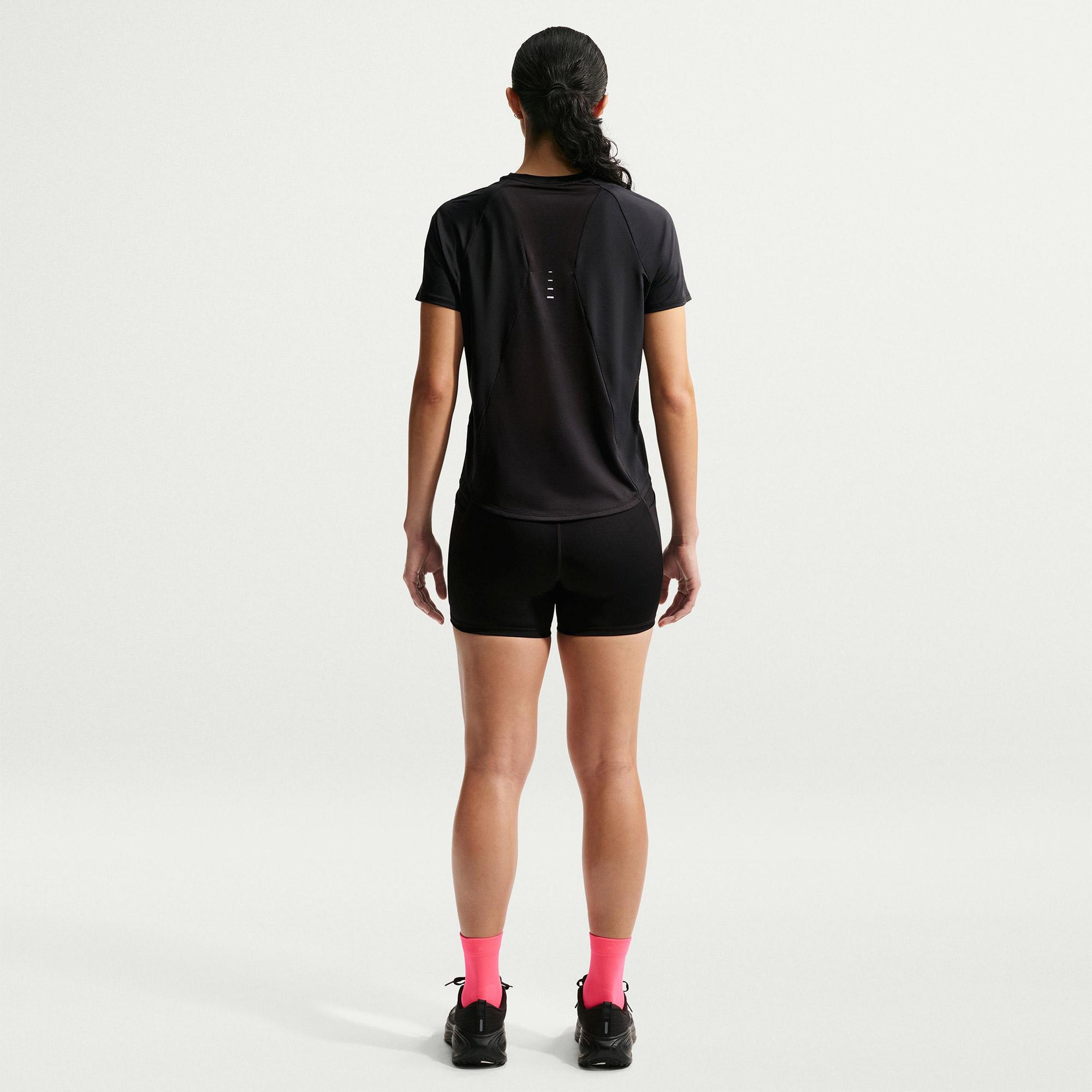 Nike Swift Dri-Fit Kadın Siyah T-Shirt