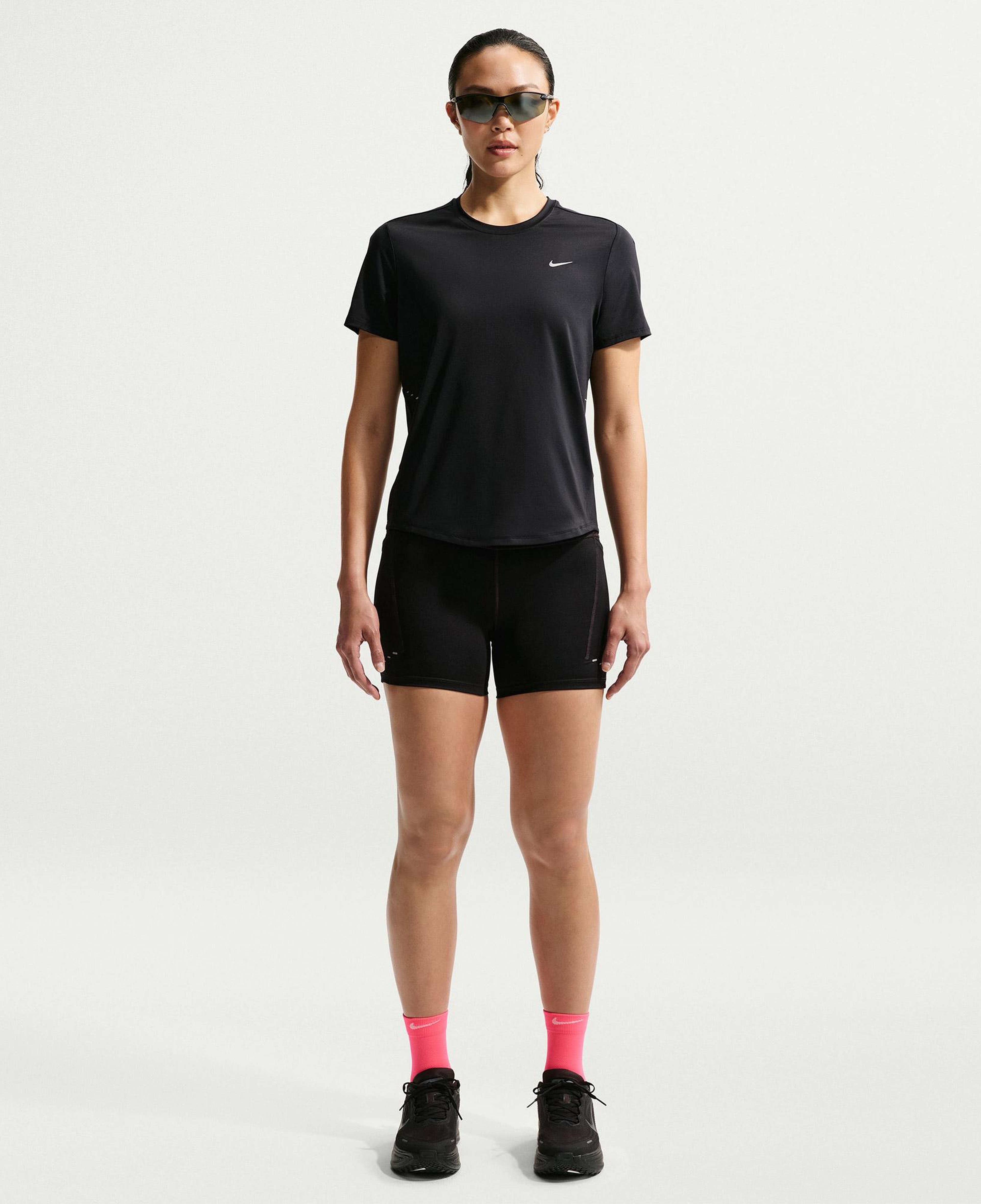 Nike Swift Dri-Fit Kadın Siyah T-Shirt