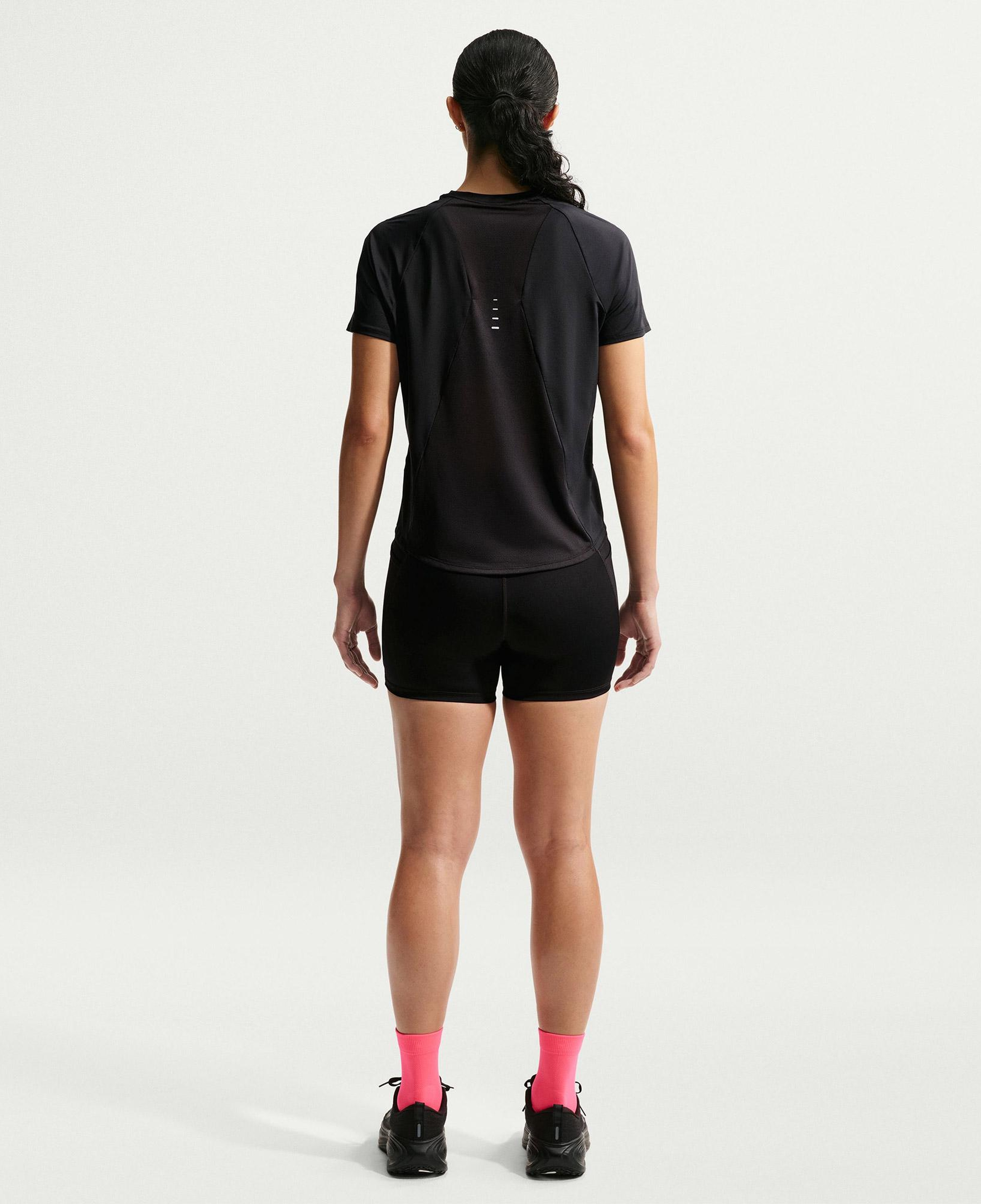 Nike Swift Dri-Fit Kadın Siyah T-Shirt