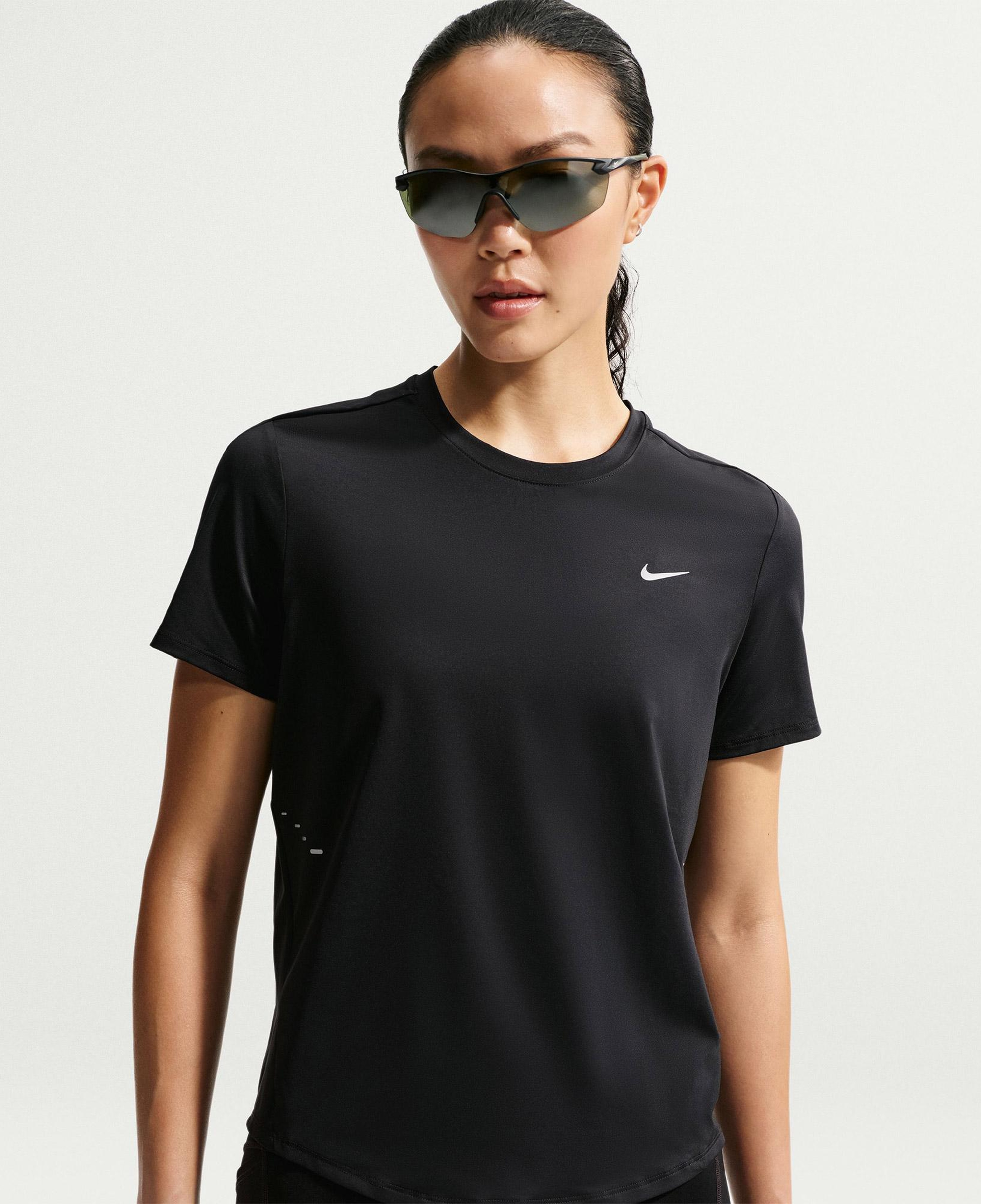 Nike Swift Dri-Fit Kadın Siyah T-Shirt