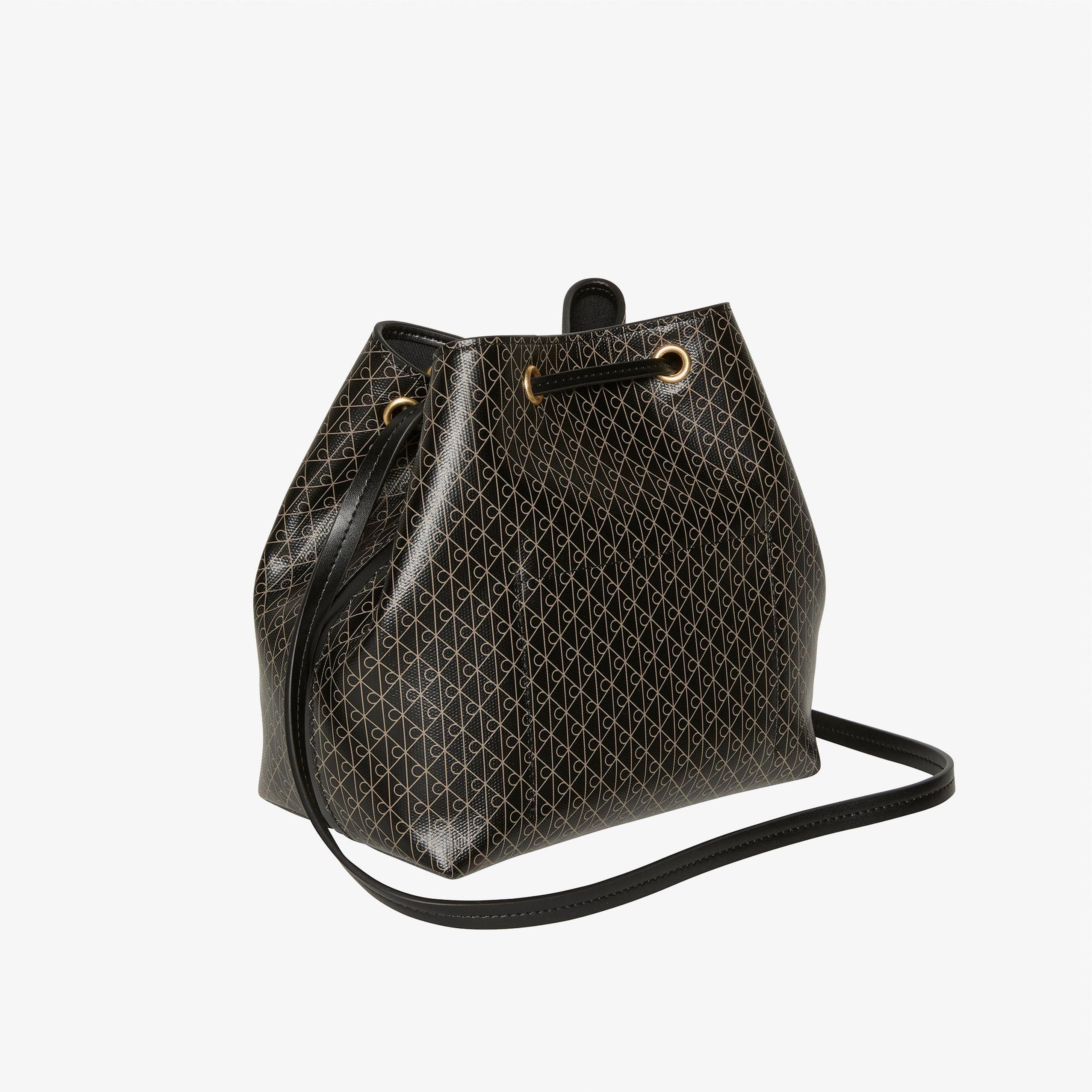 Calvin Klein Emblem Drawstring Bucket Kadın Siyah El Çantası