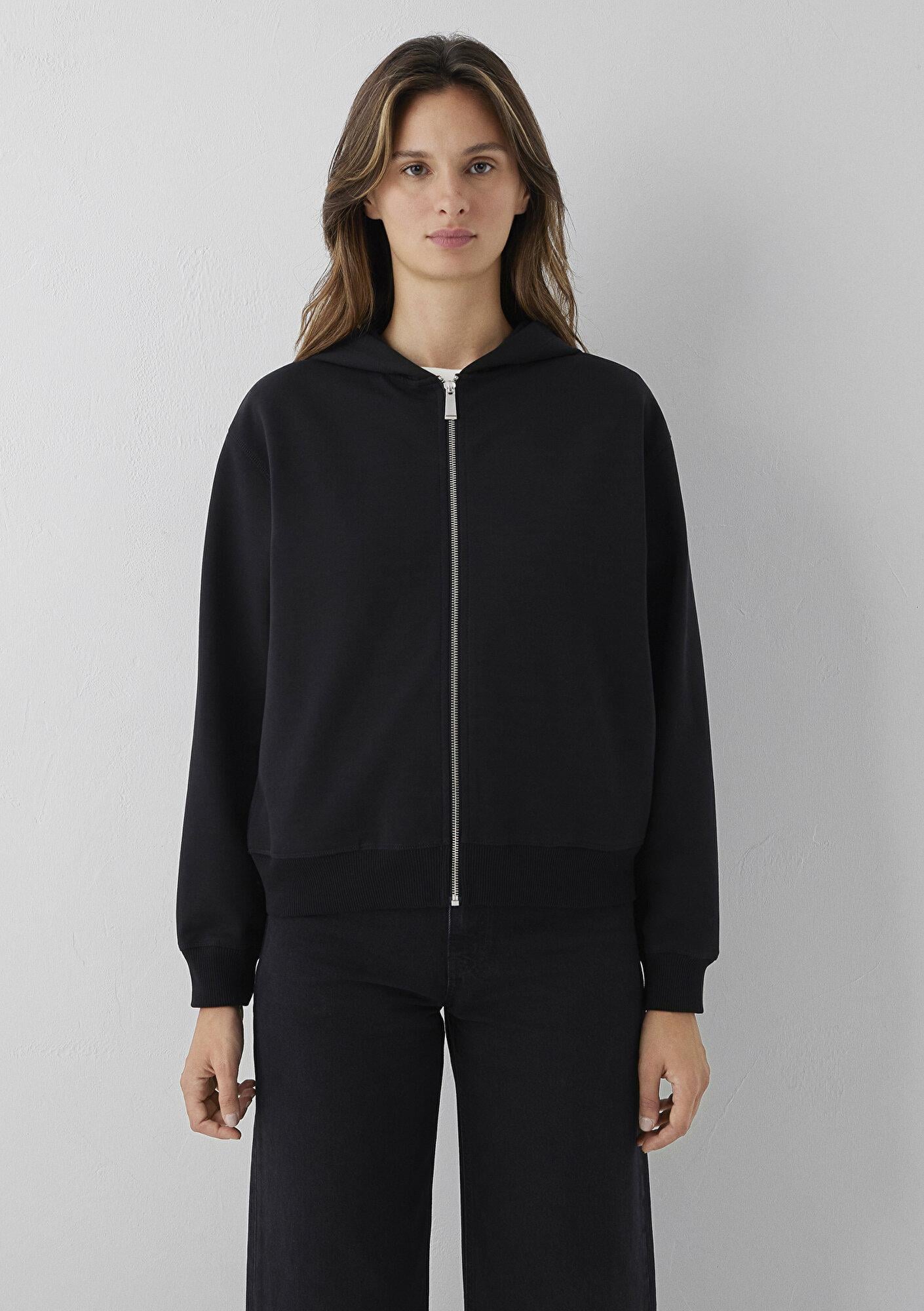 Mavi Kapüşonlu Fermuarlı Siyah Sweatshirt 1S10569-900