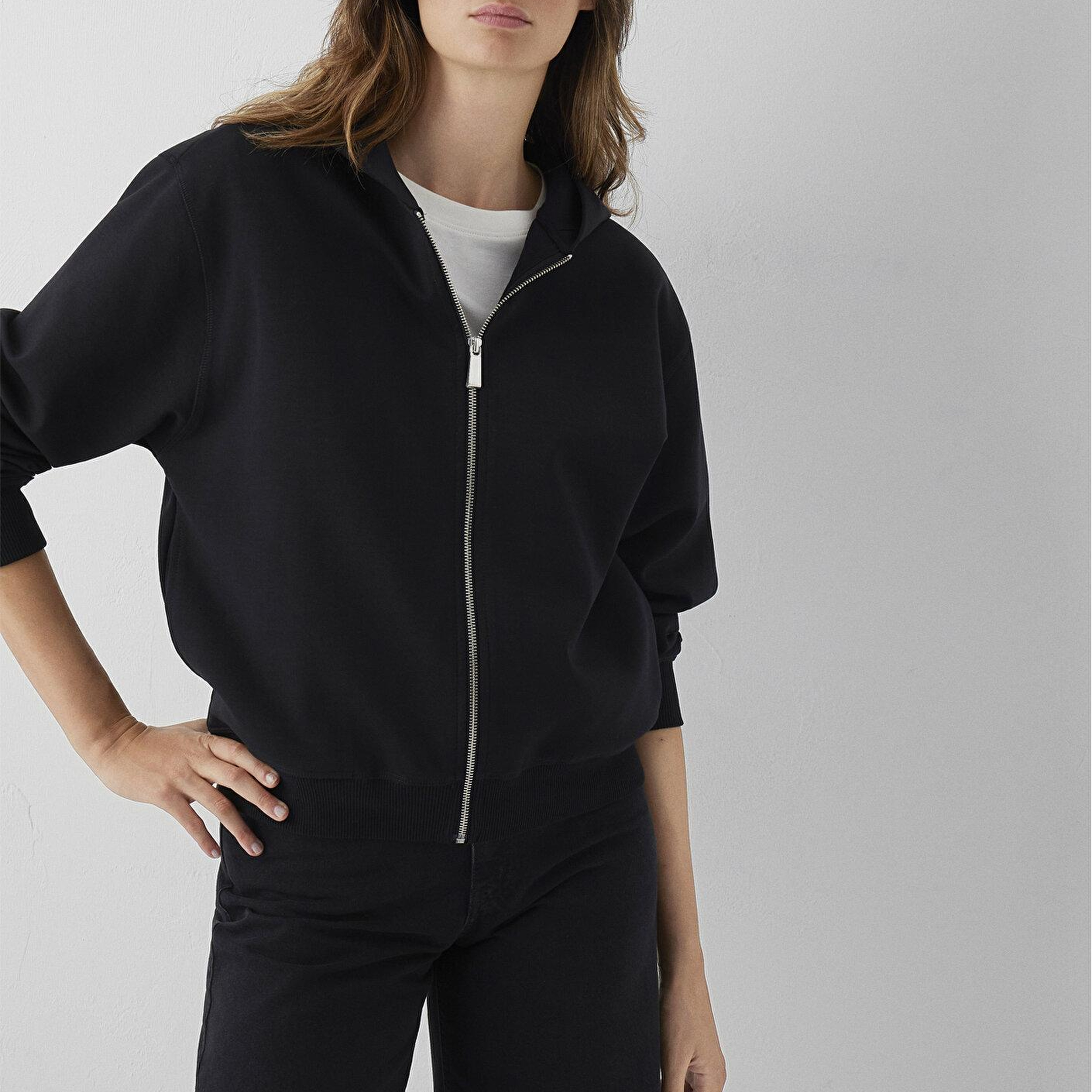 Mavi Kapüşonlu Fermuarlı Siyah Sweatshirt 1S10569-900