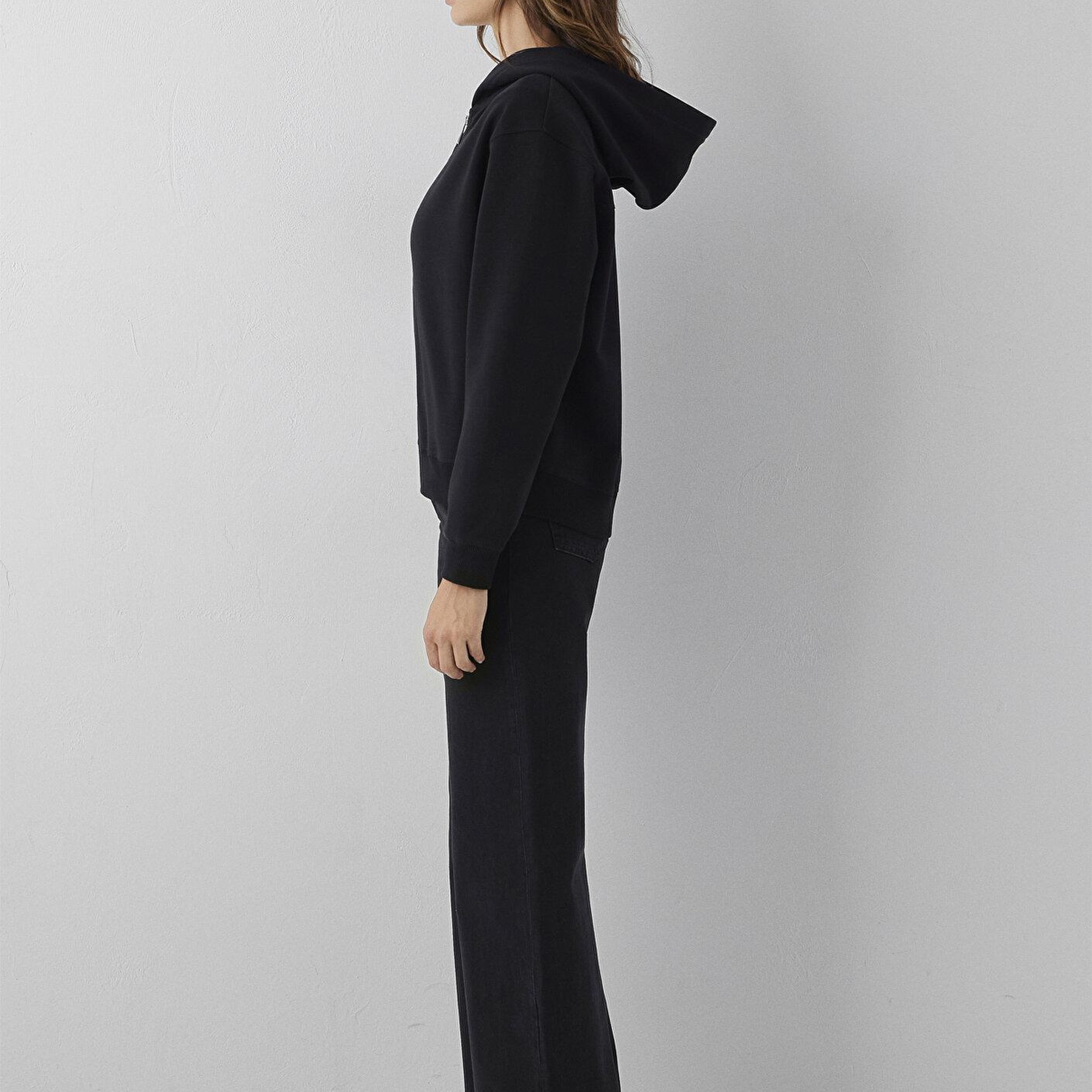 Mavi Kapüşonlu Fermuarlı Siyah Sweatshirt 1S10569-900