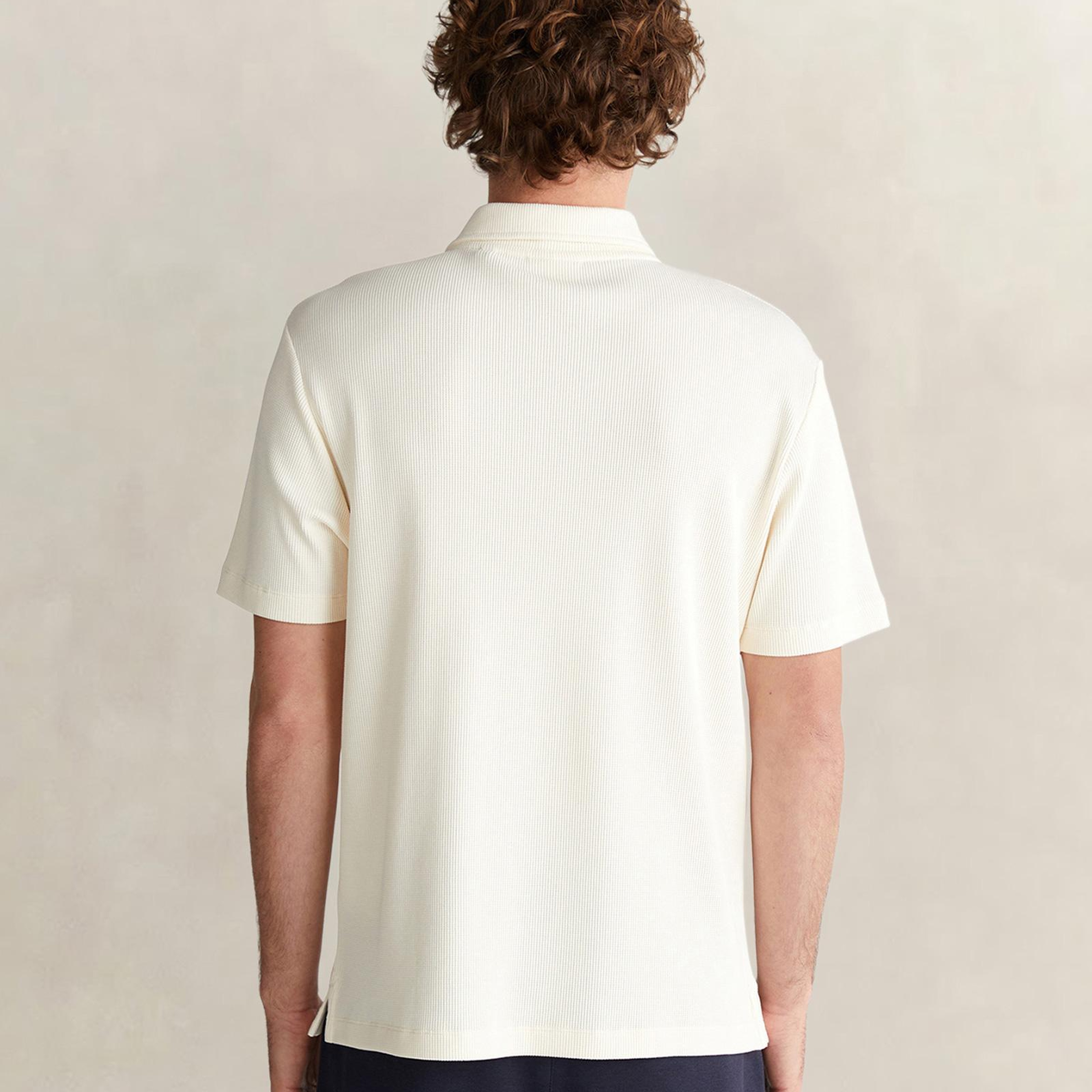 GANT Erkek Krem Relaxed Fit Yarım Fermuarlı Logolu Polo Yaka T-Shirt