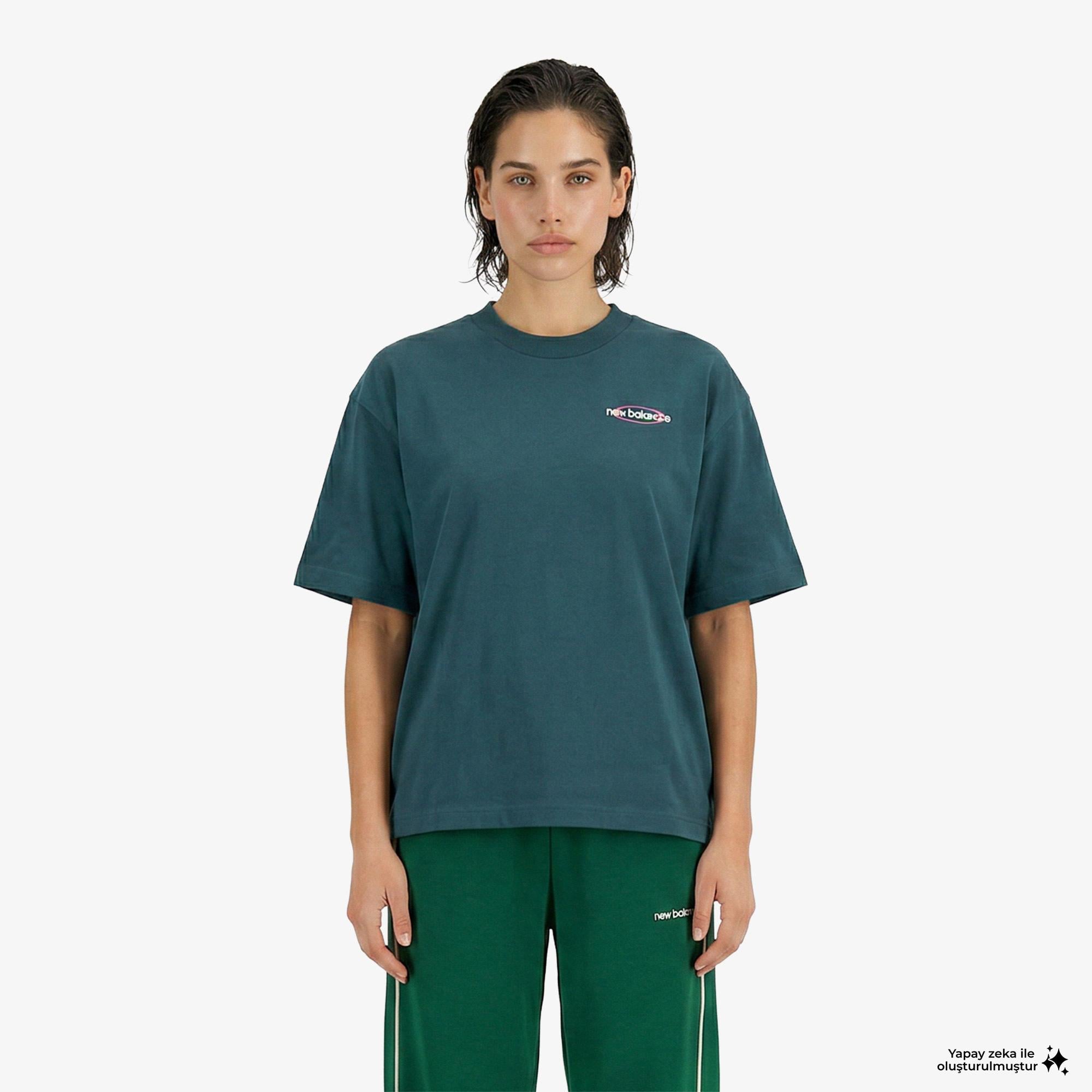 New Balance Sport Graphic Oversized Kadın Yeşil T-Shirt