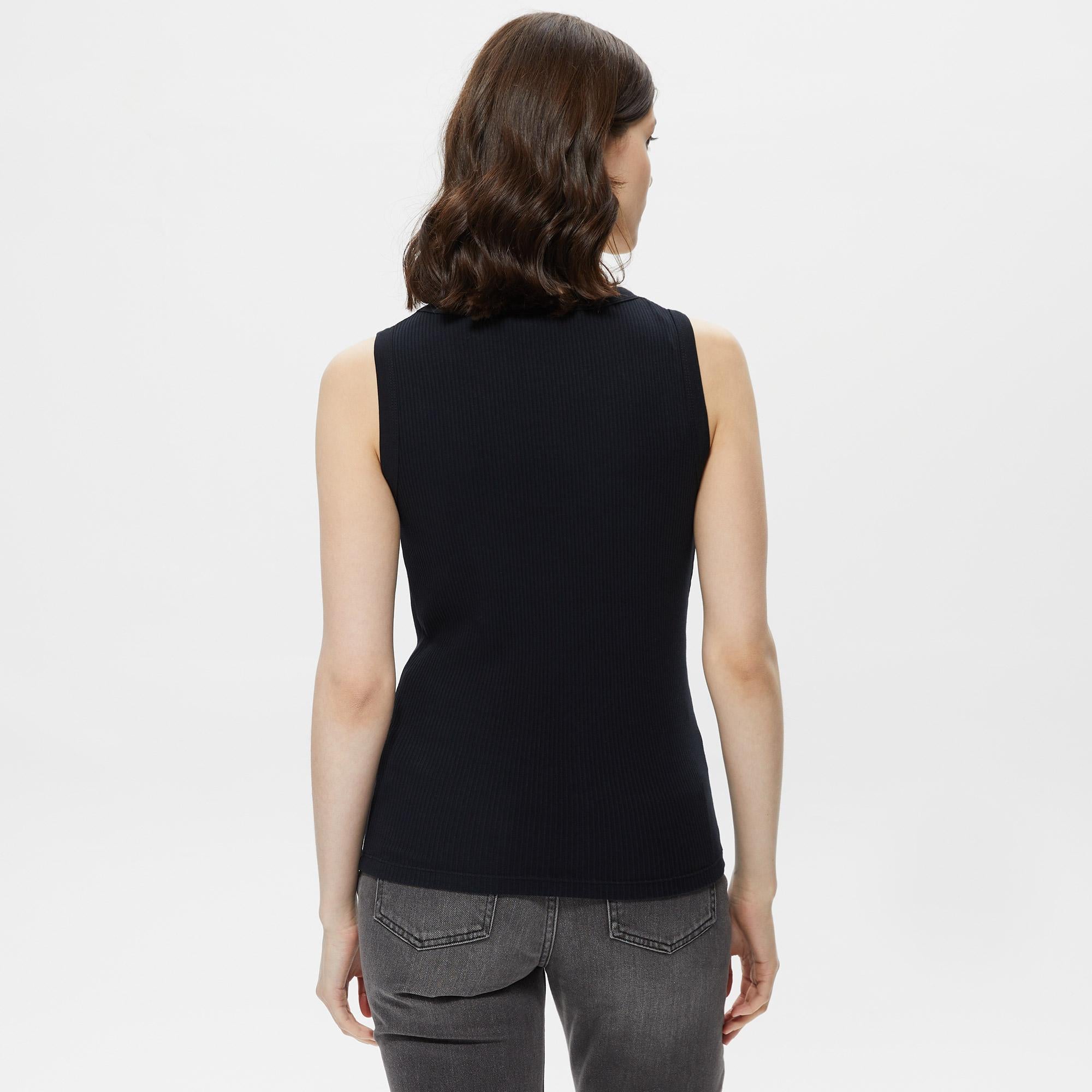 Nautica Kadın Siyah Slim Fit Kolsuz T-Shirt