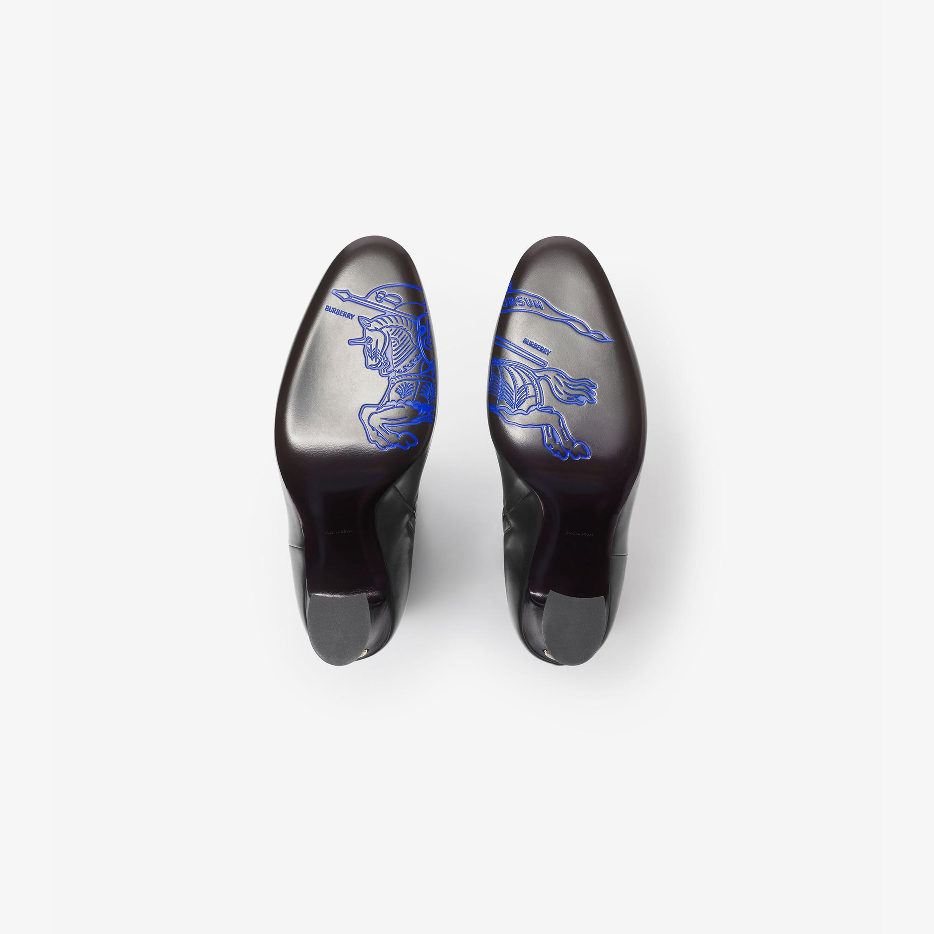 Burberry Leather Trinket High Kadın Siyah Bot