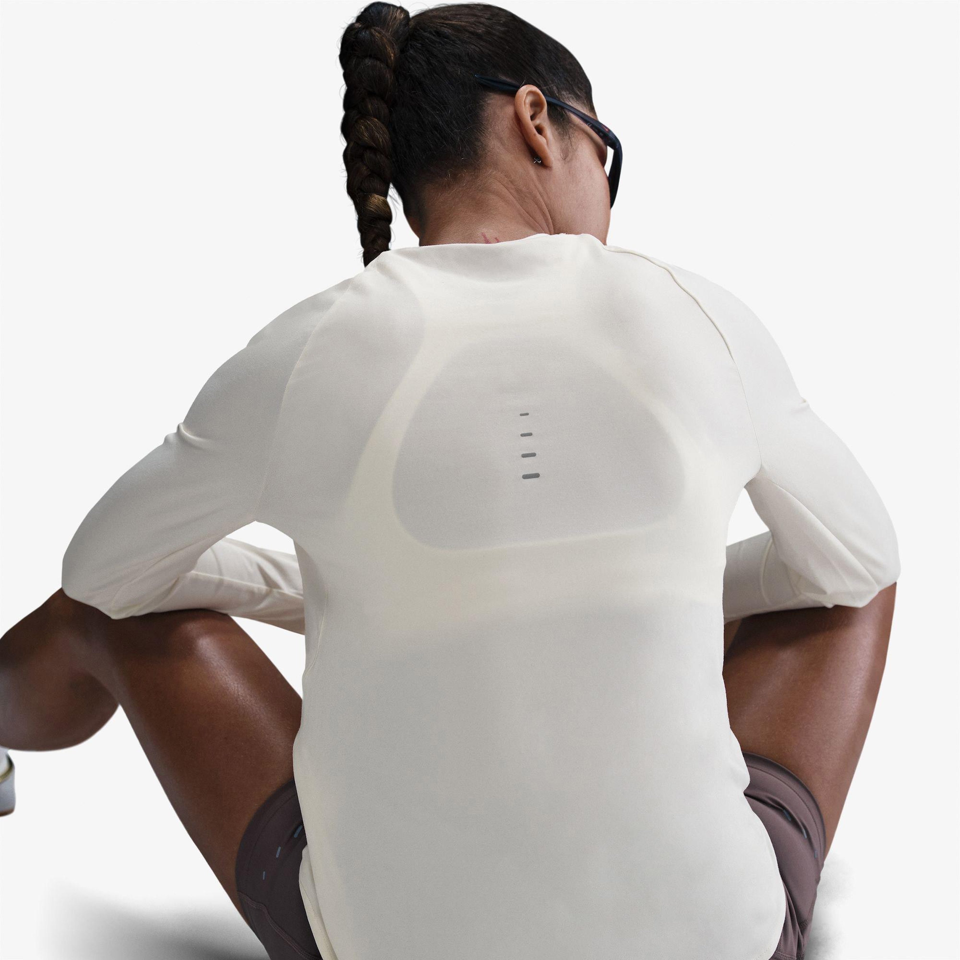 Nike Swift Dri-Fit Kadın Beyaz Uzun Kollu T-Shirt