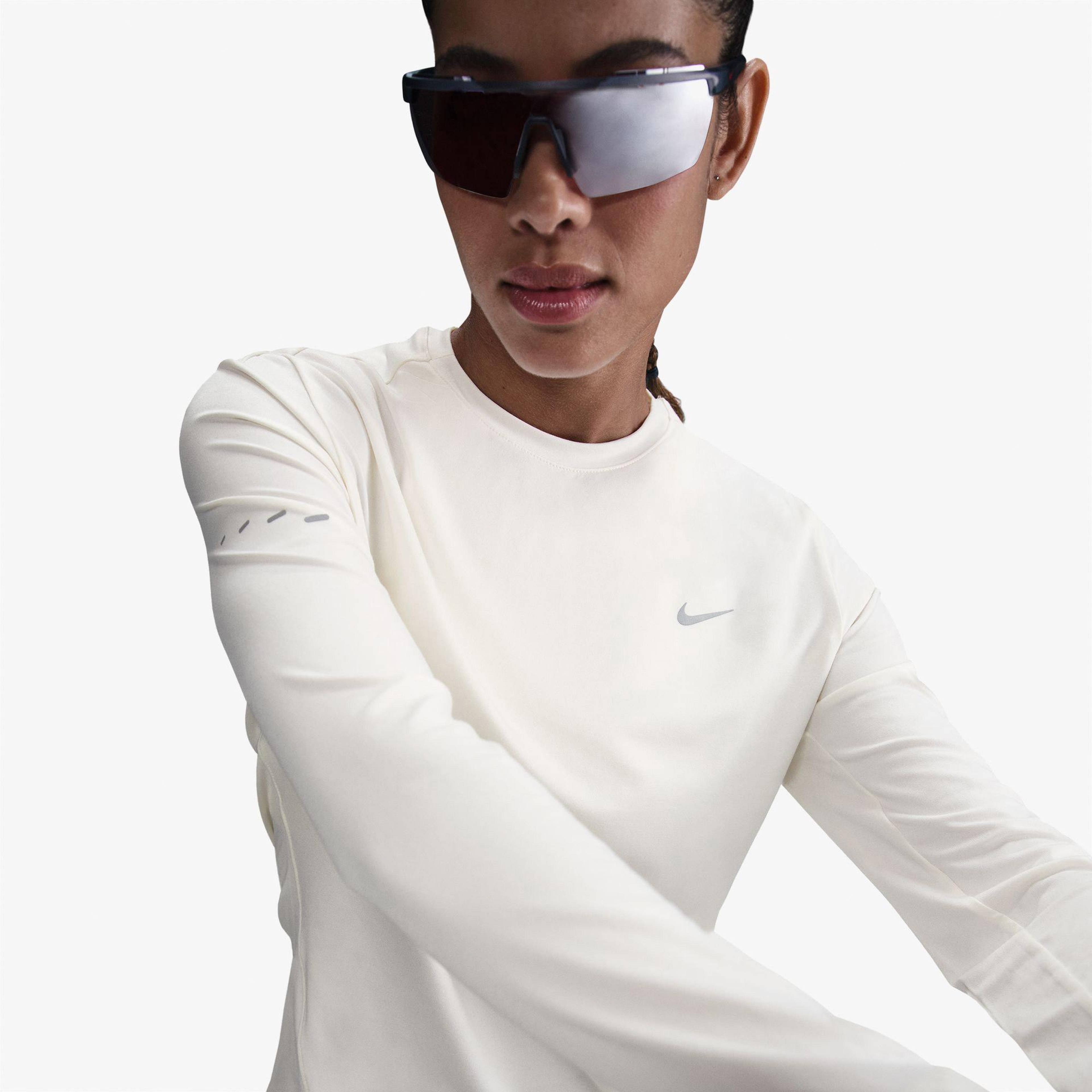 Nike Swift Dri-Fit Kadın Beyaz Uzun Kollu T-Shirt