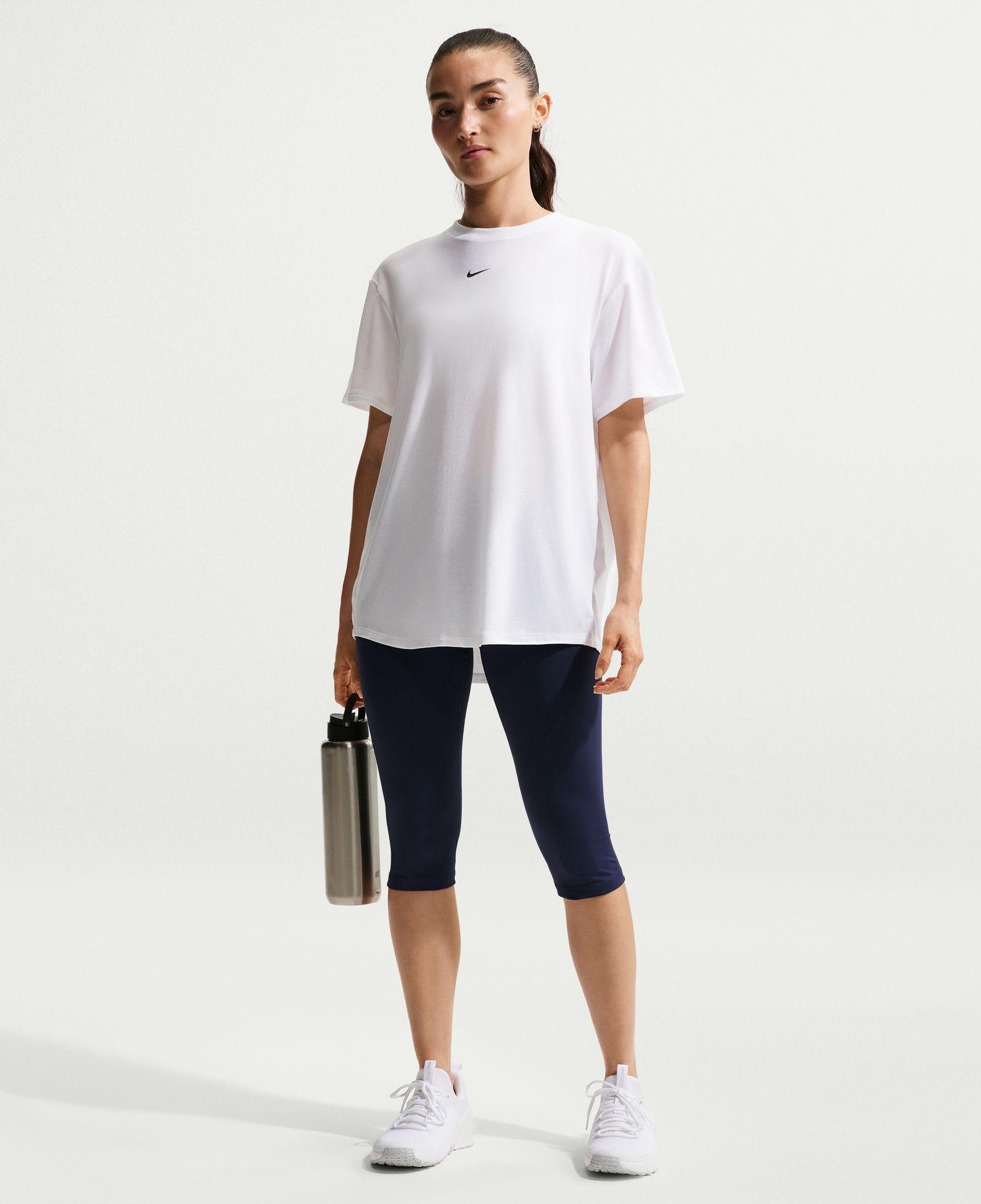 Nike One Relaxed Dri-Fit Kadın Beyaz T-Shirt